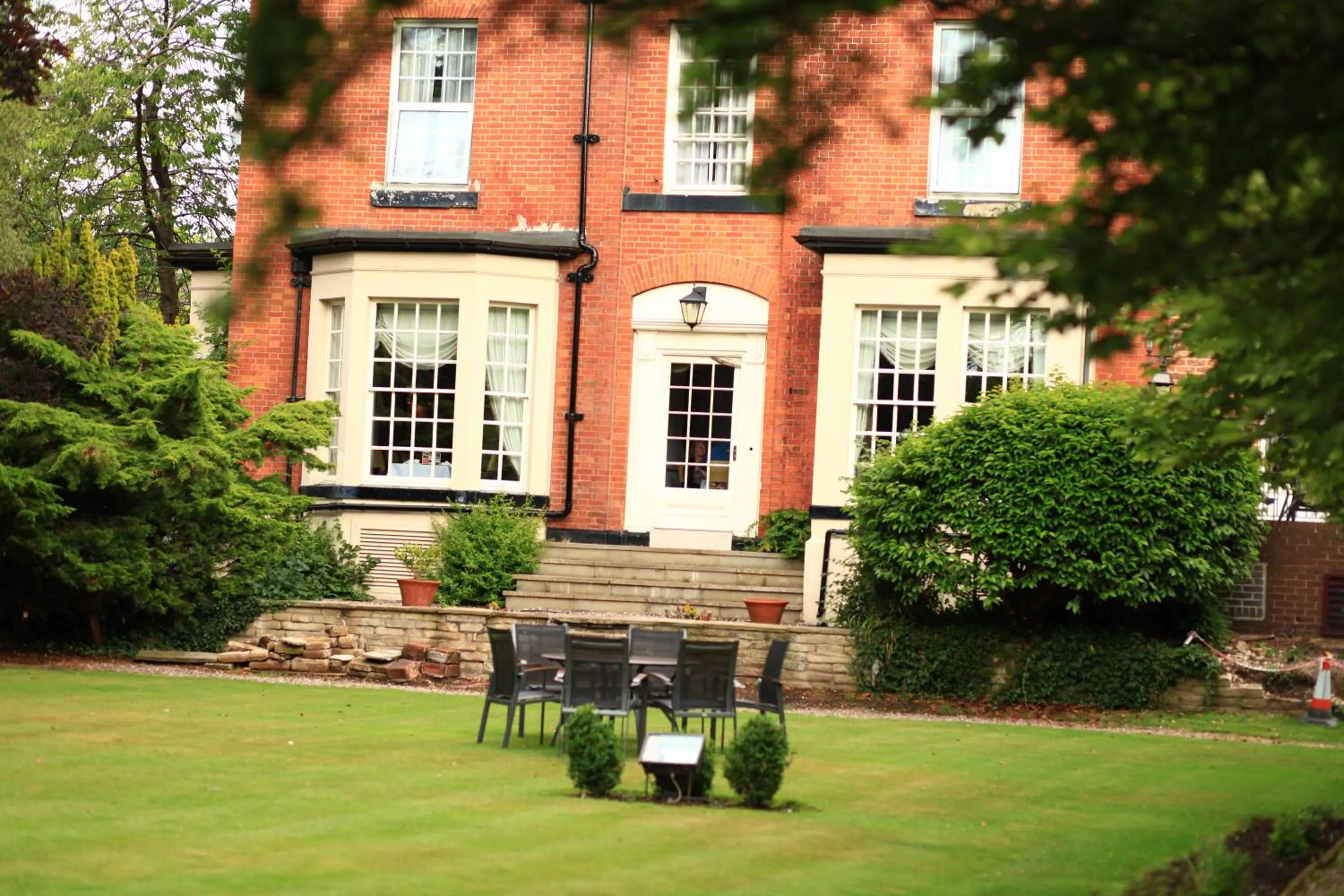 Garden in Best Western Plus Pinewood Manchester Airport-Wilmslow Hotel