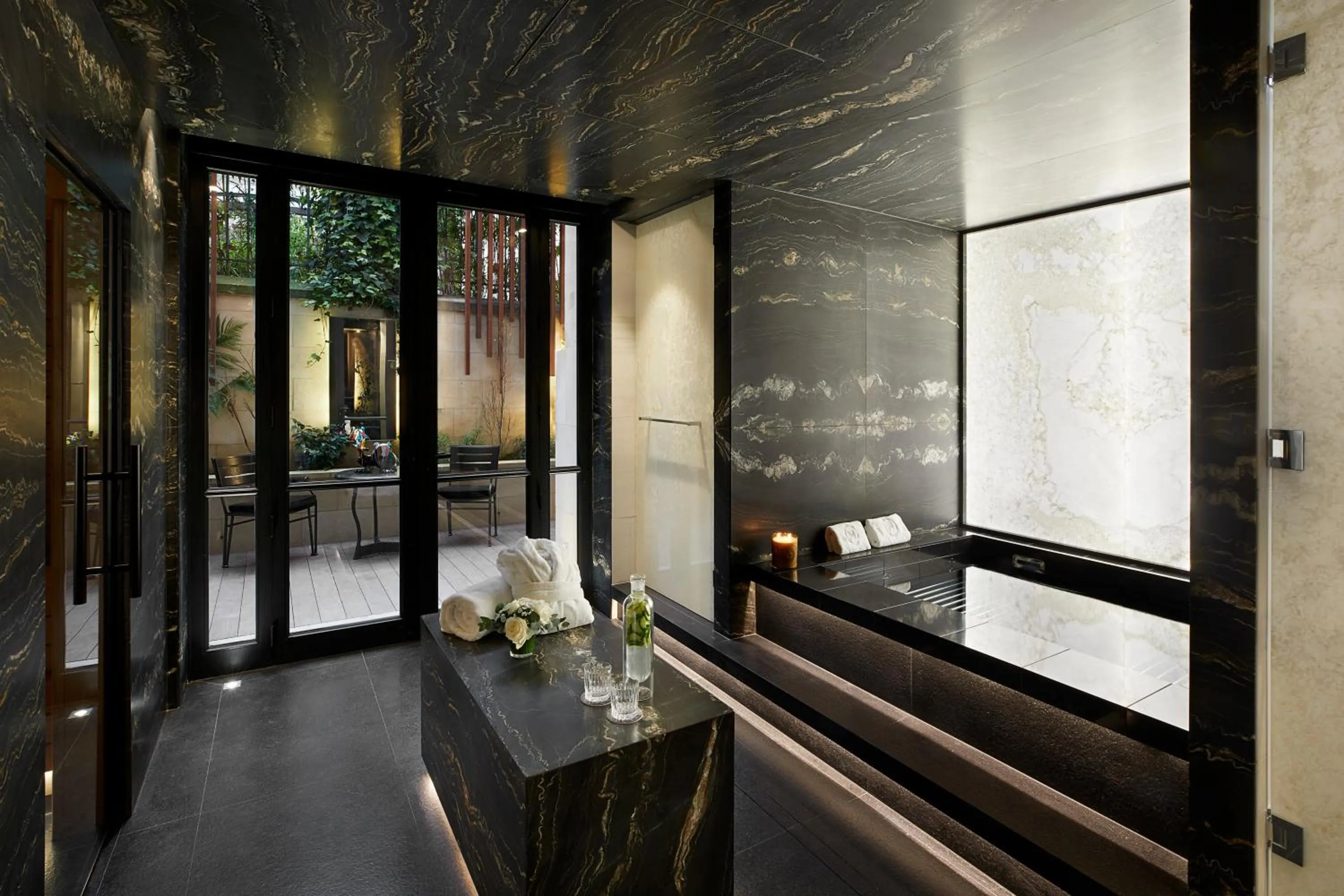 Hot Tub in Maison Villeroy