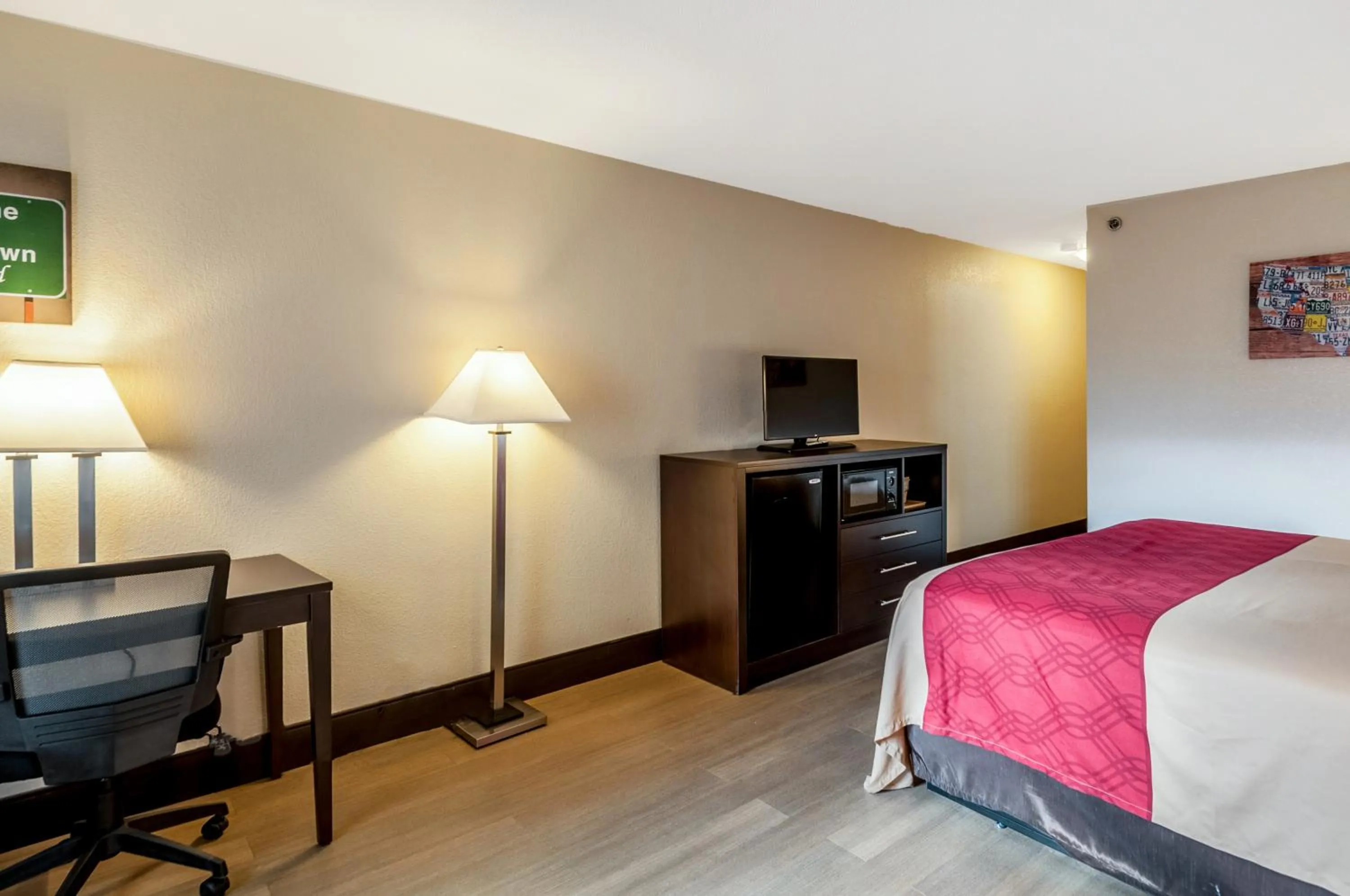 TV and multimedia, Bed in Econo Lodge Hagerstown