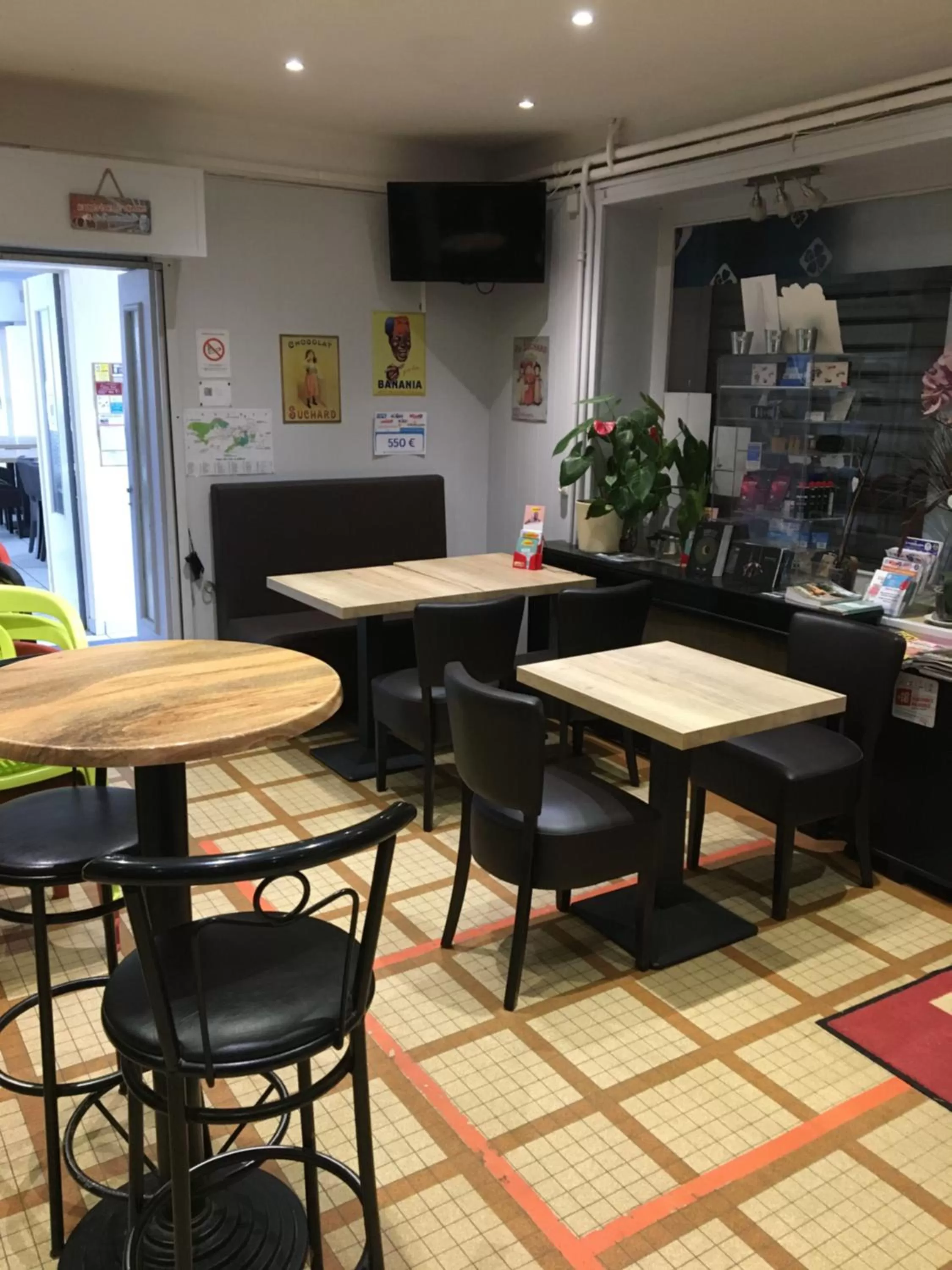 Restaurant/places to eat in A L'Orée du Bois chez Doudou&Lolo