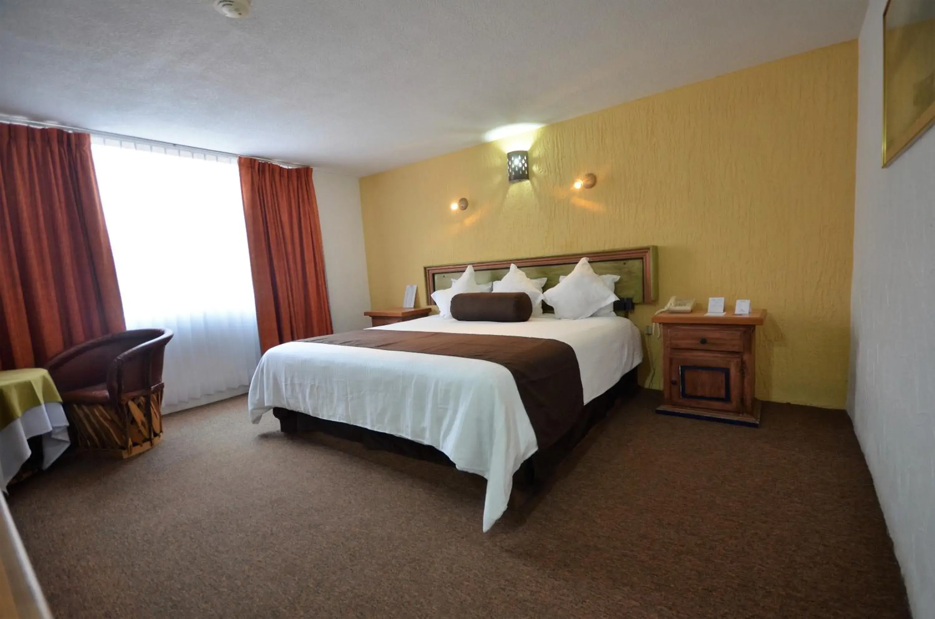 King Room - Non-Smoking in Howard Johnson by Wyndham Morelia Calle Real King Room - Non-Smoking in Howard Johnson by Wyndham Morelia Calle Real