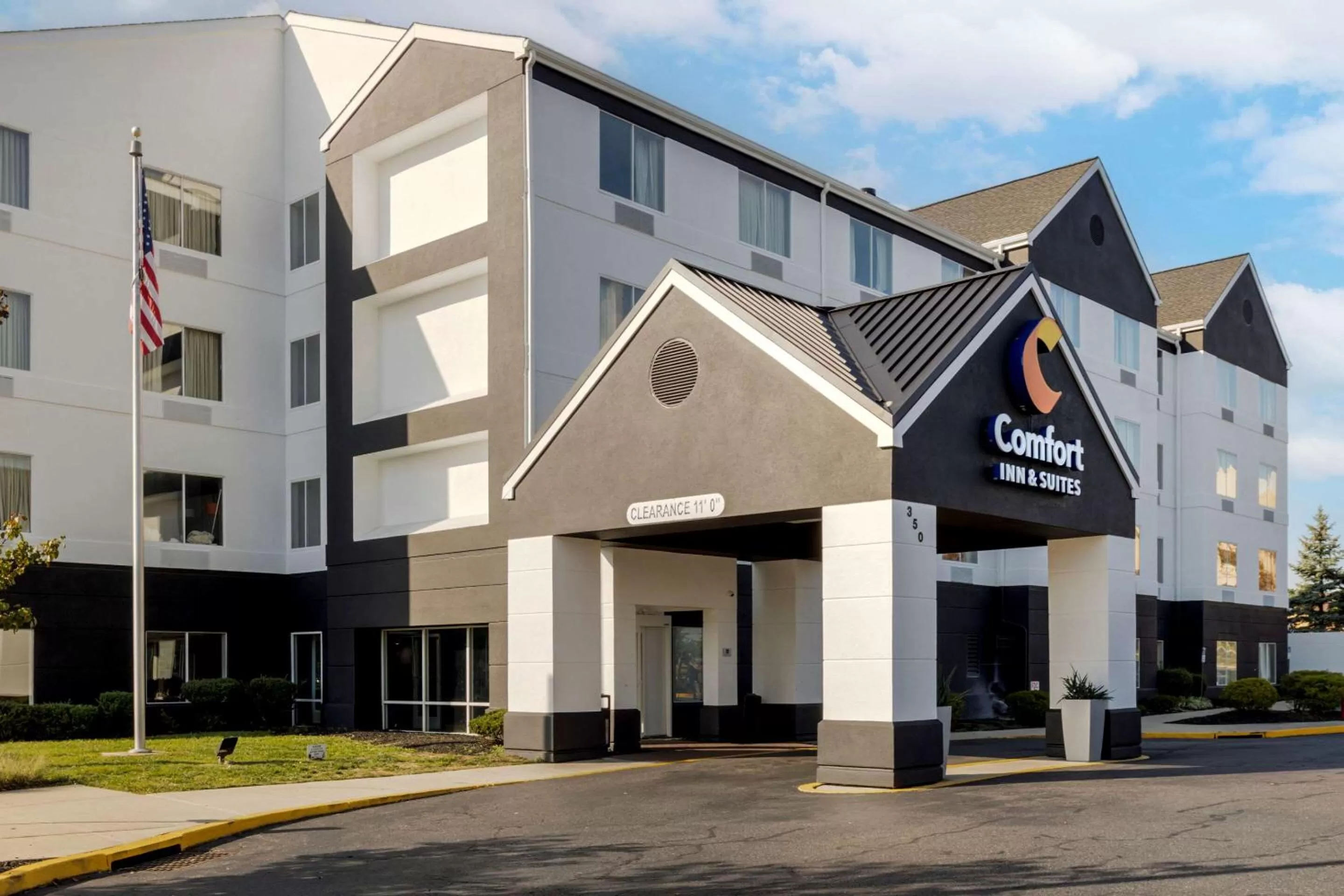 Property building in Comfort Inn & Suites Mt Laurel-Philadelphia