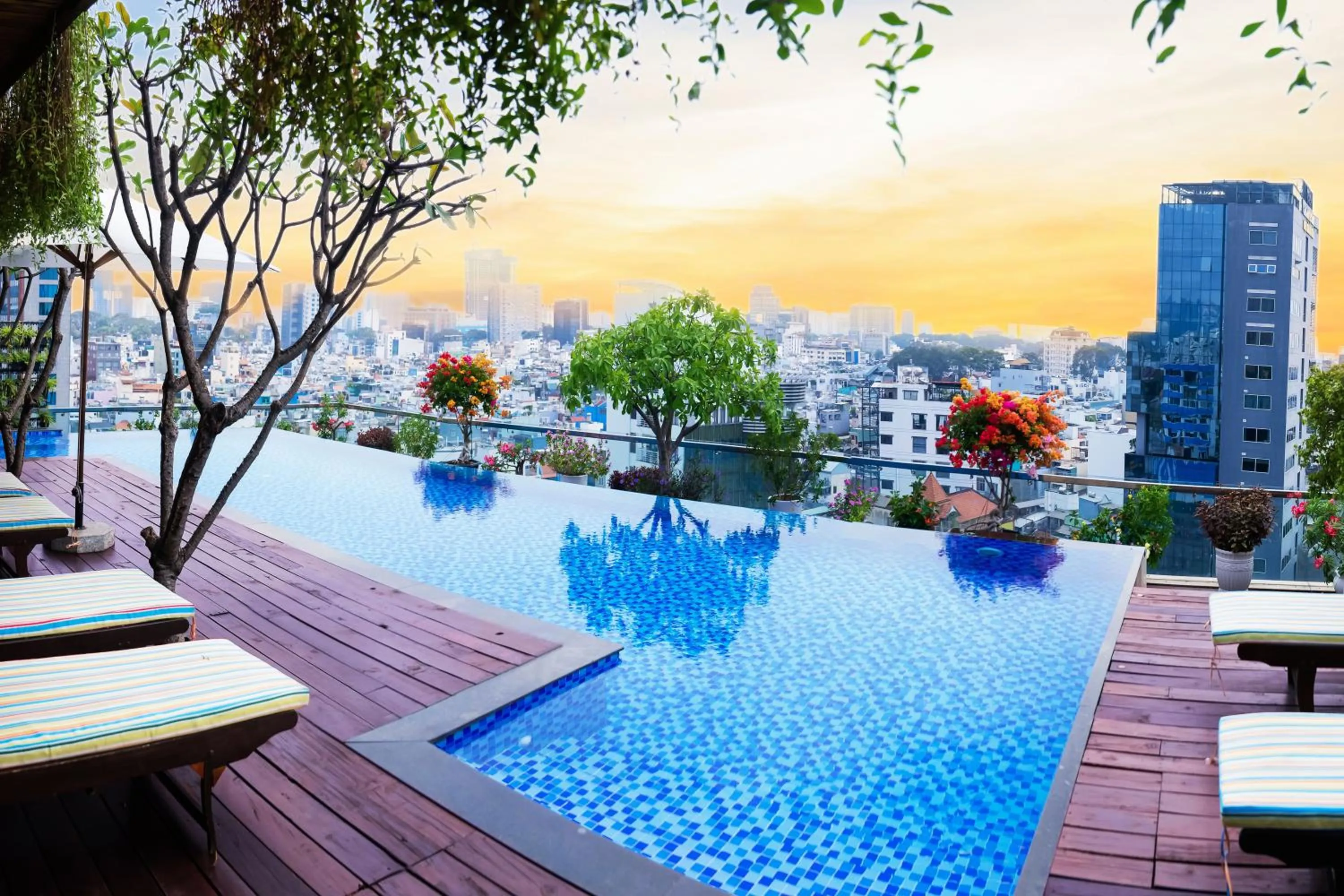Swimming pool in Lotus Saigon Hotel