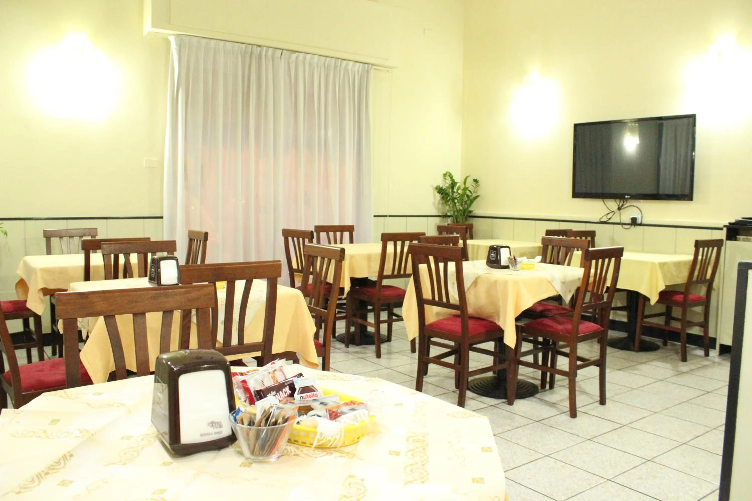 Communal lounge/ TV room in Hotel Europa