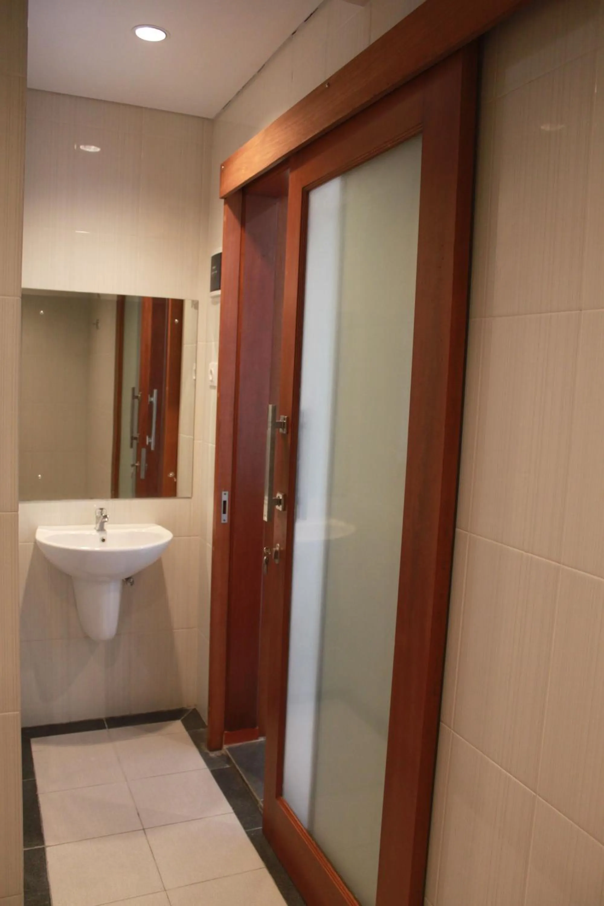 Bathroom in Gora Beach Inn