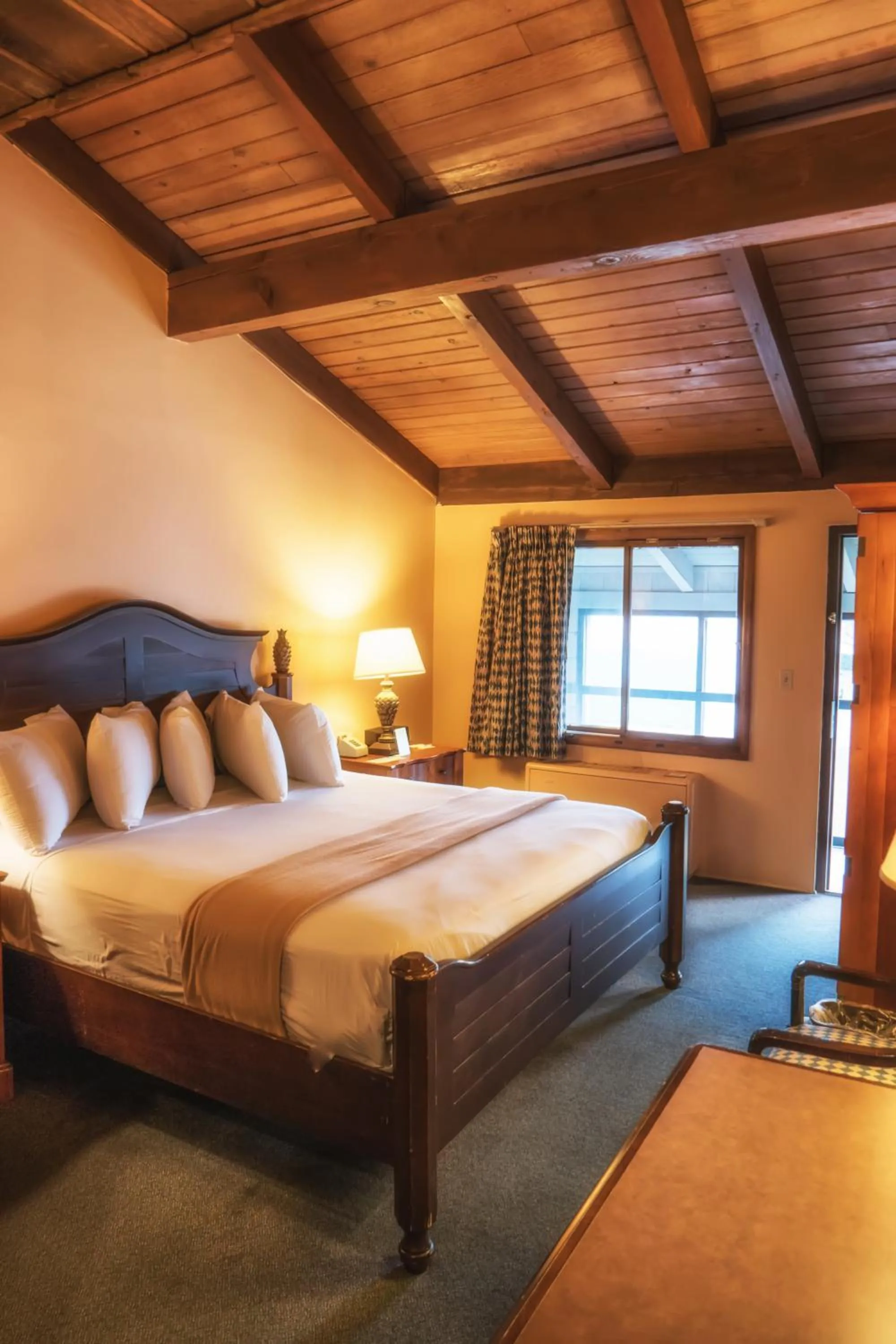 King Room - Non-Smoking in Days Inn by Wyndham West Allis/Milwaukee