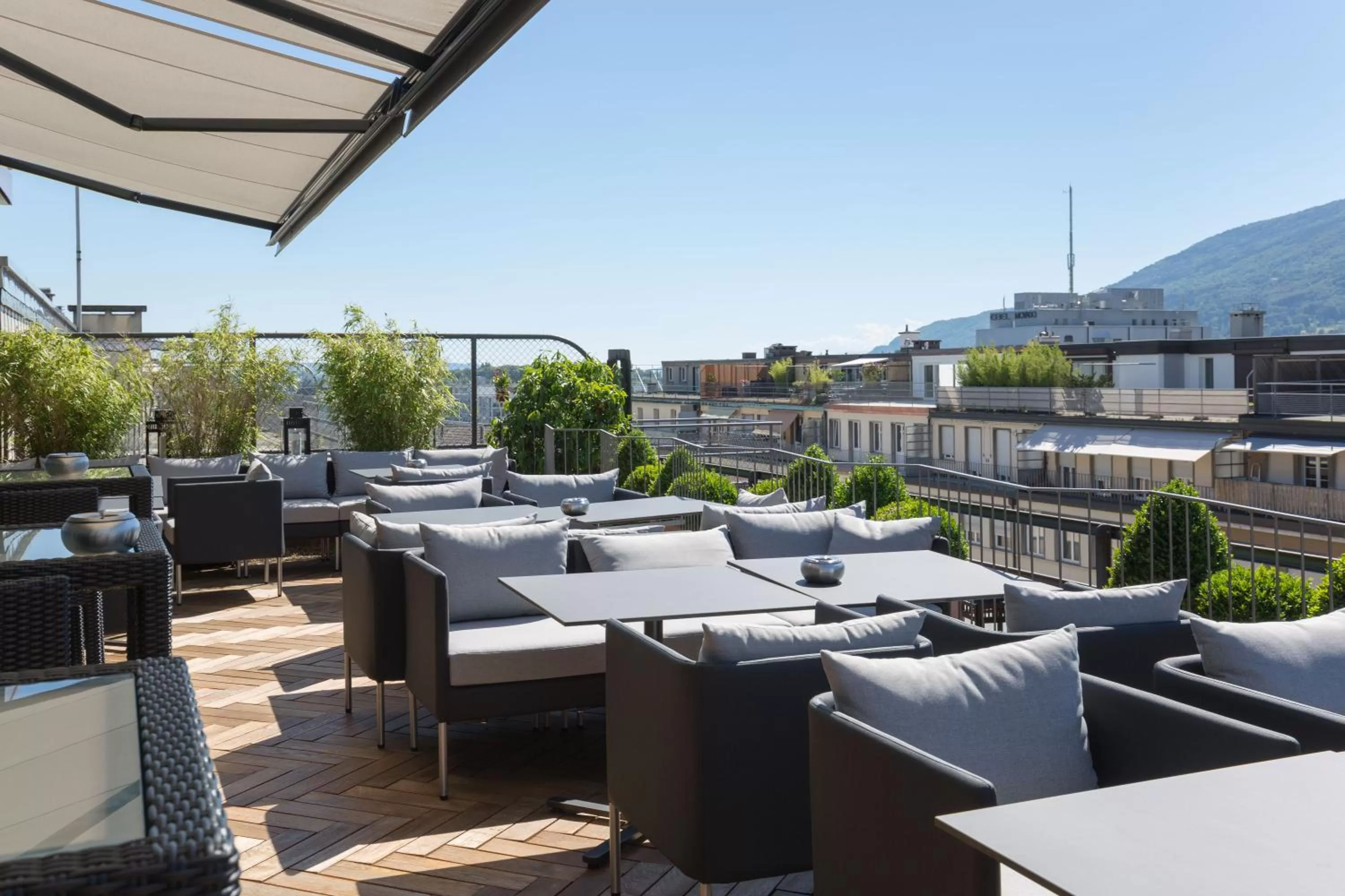 Restaurant/places to eat in GLANDON Rooms Elite