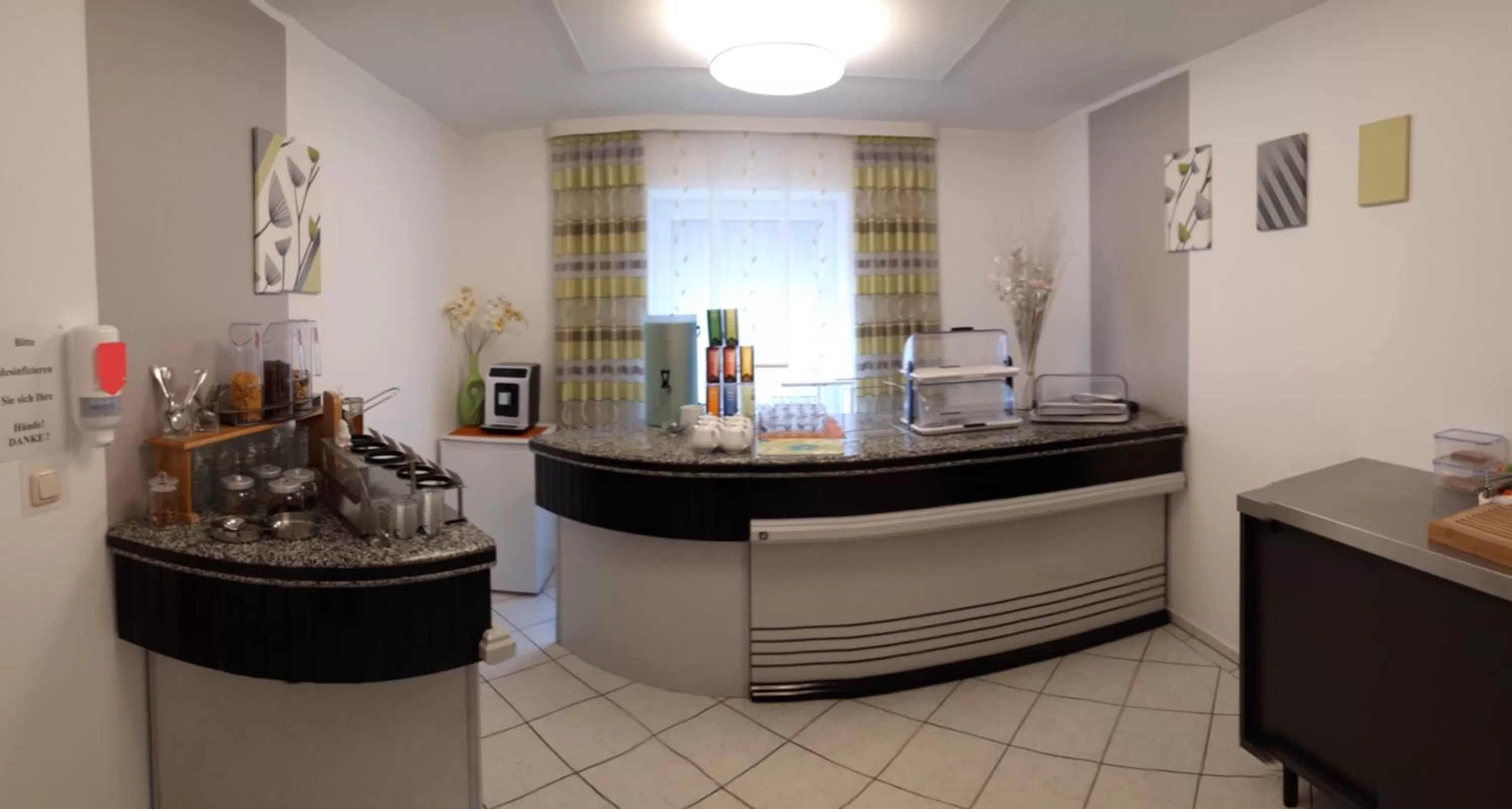 Breakfast, Kitchen/Kitchenette in Hotel Asterra