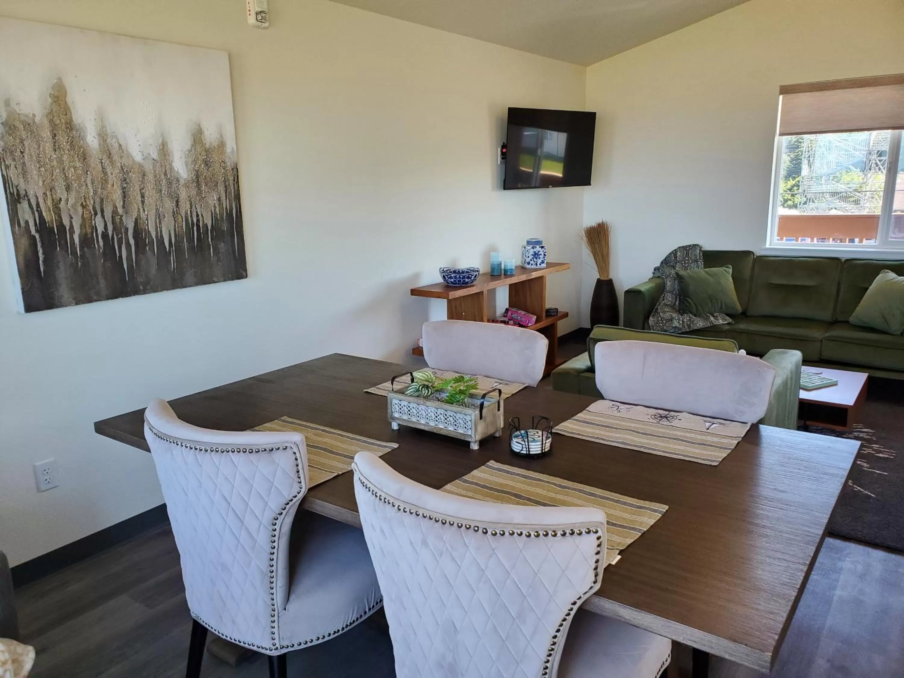 TV and multimedia in Moonstone Beach Motel