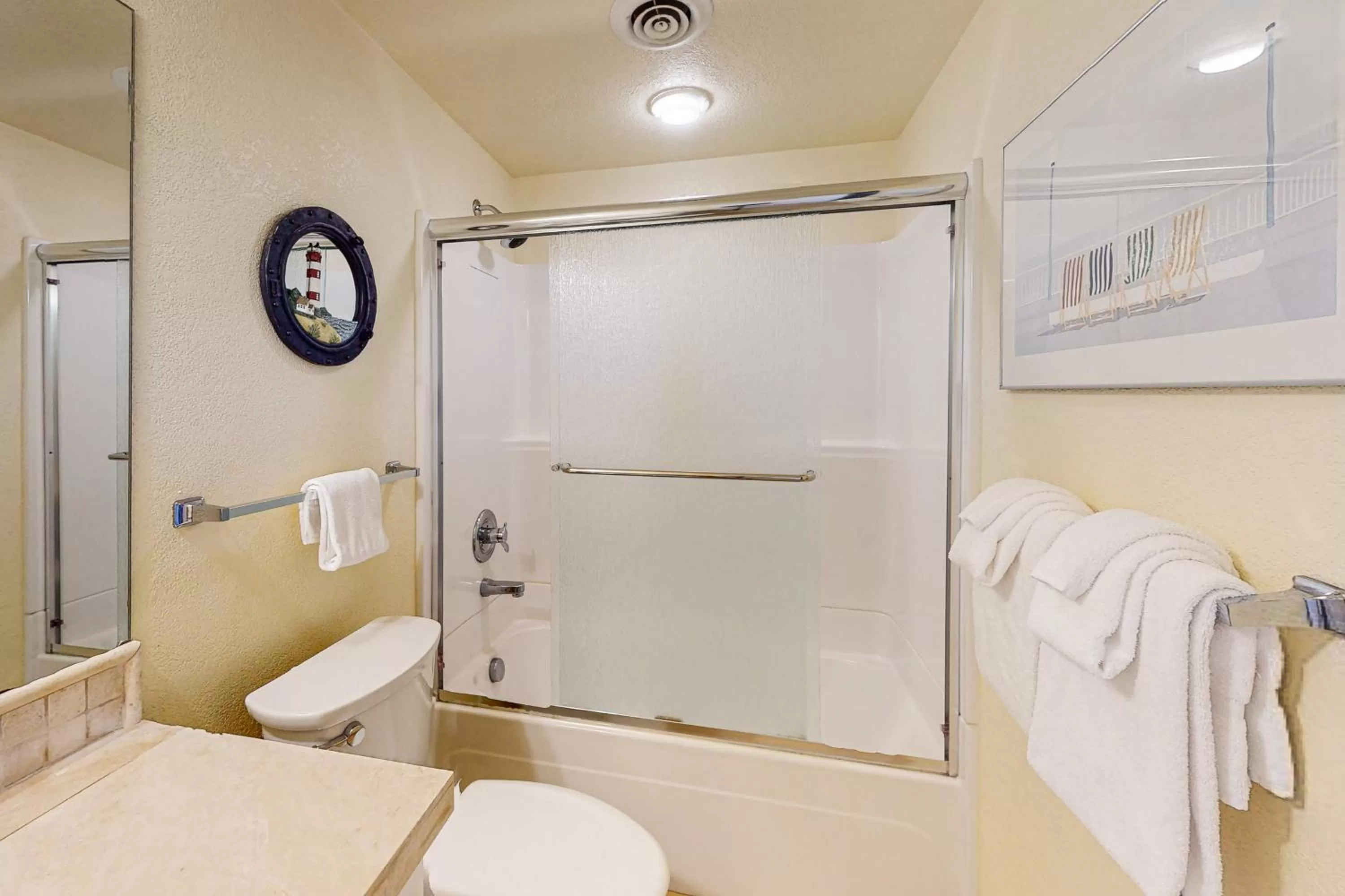 Bathroom in Sand & Sea: Agate Hunter (210)