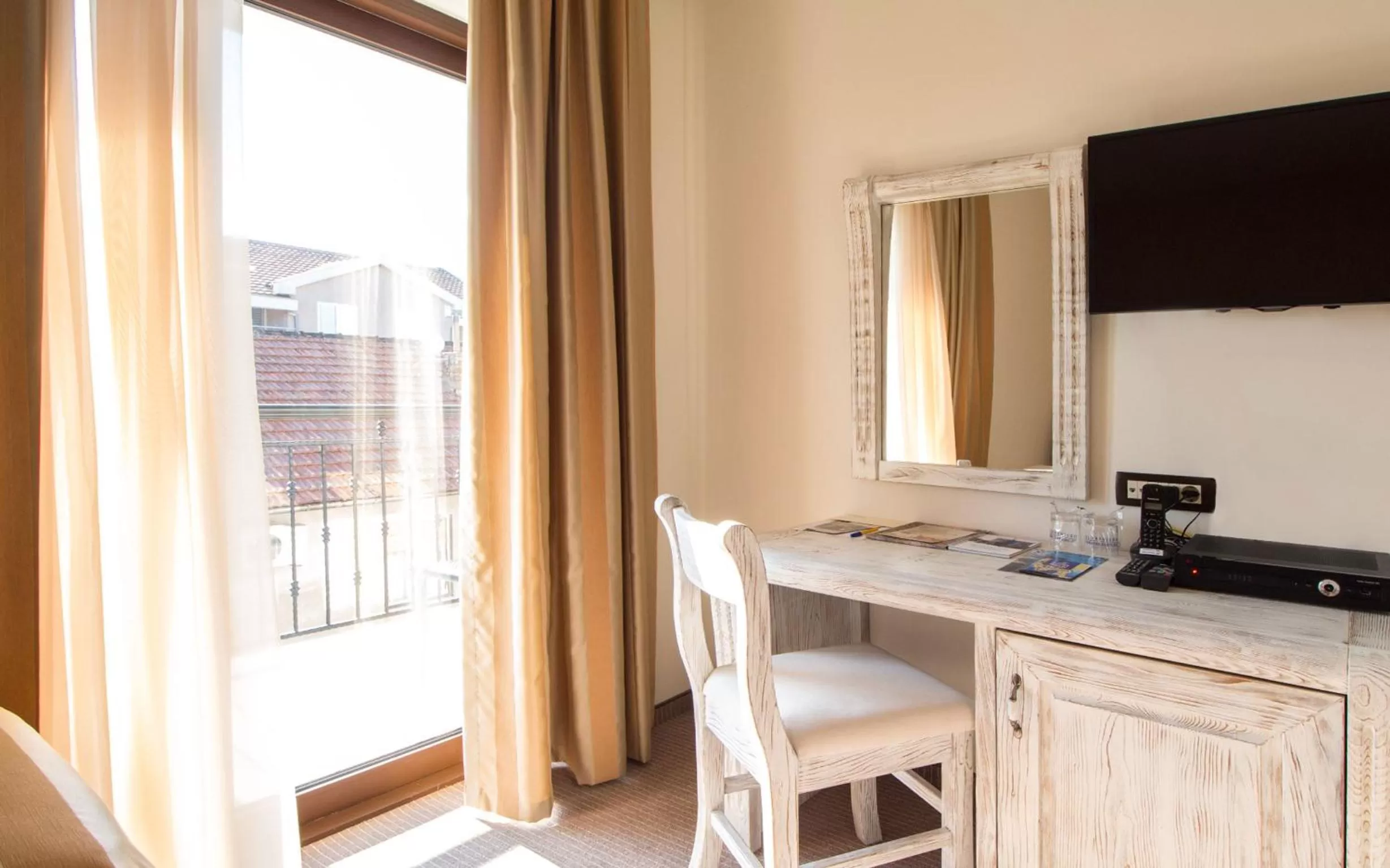 Decorative detail, TV/Entertainment Center in Hotel Helada