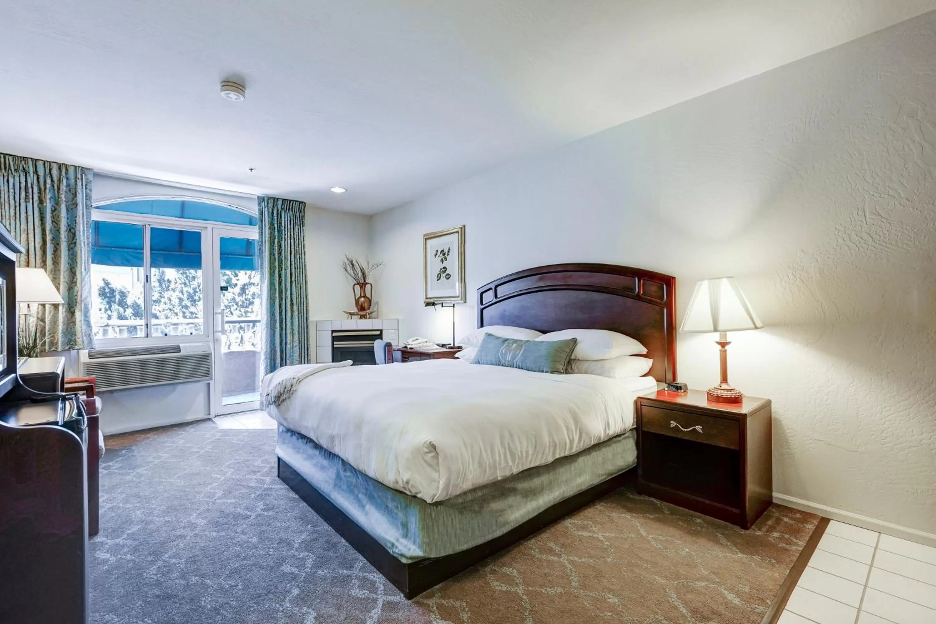 Bed in Forest Villas Hotel