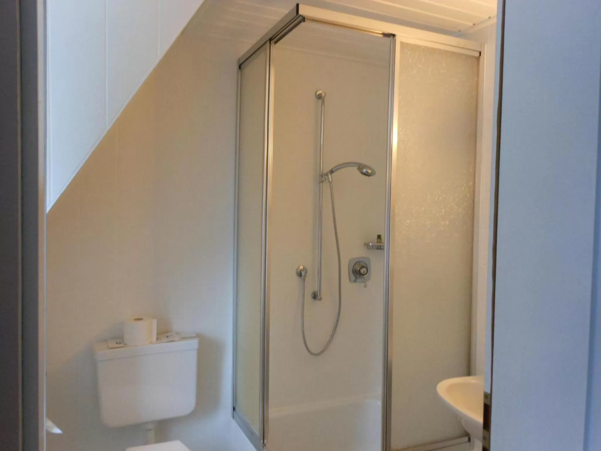 Bathroom in Westfalenhof Garni