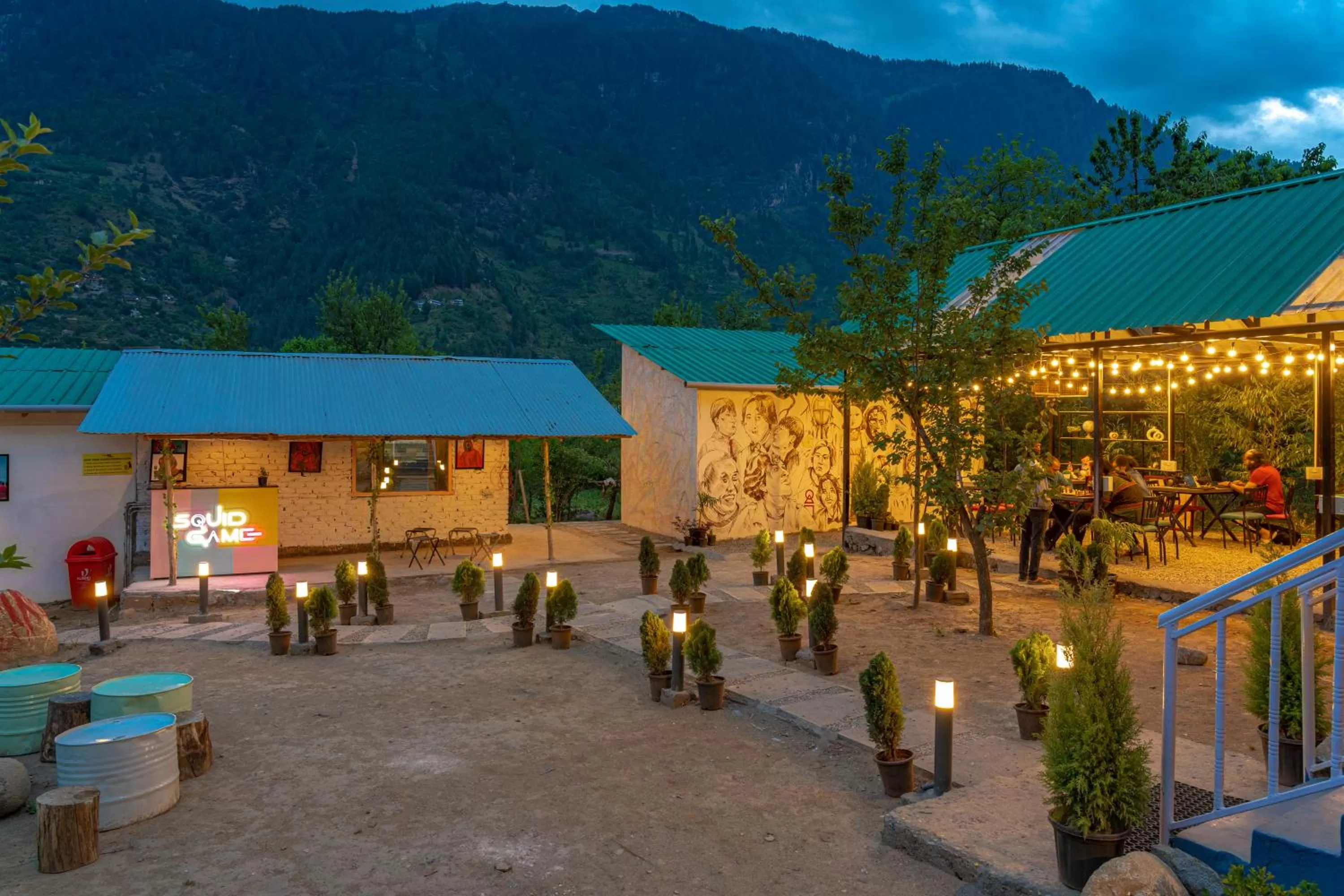 Whoopers Hostel Manali