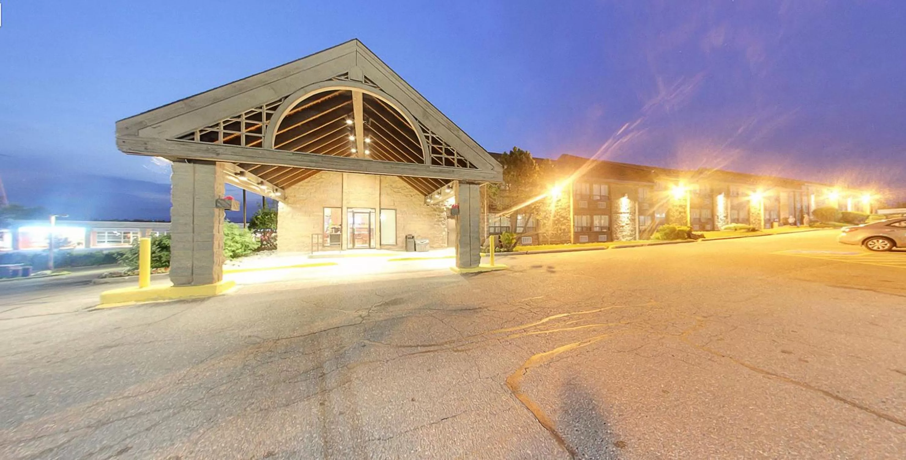 Facade/entrance in Super 8 by Wyndham Sudbury ON