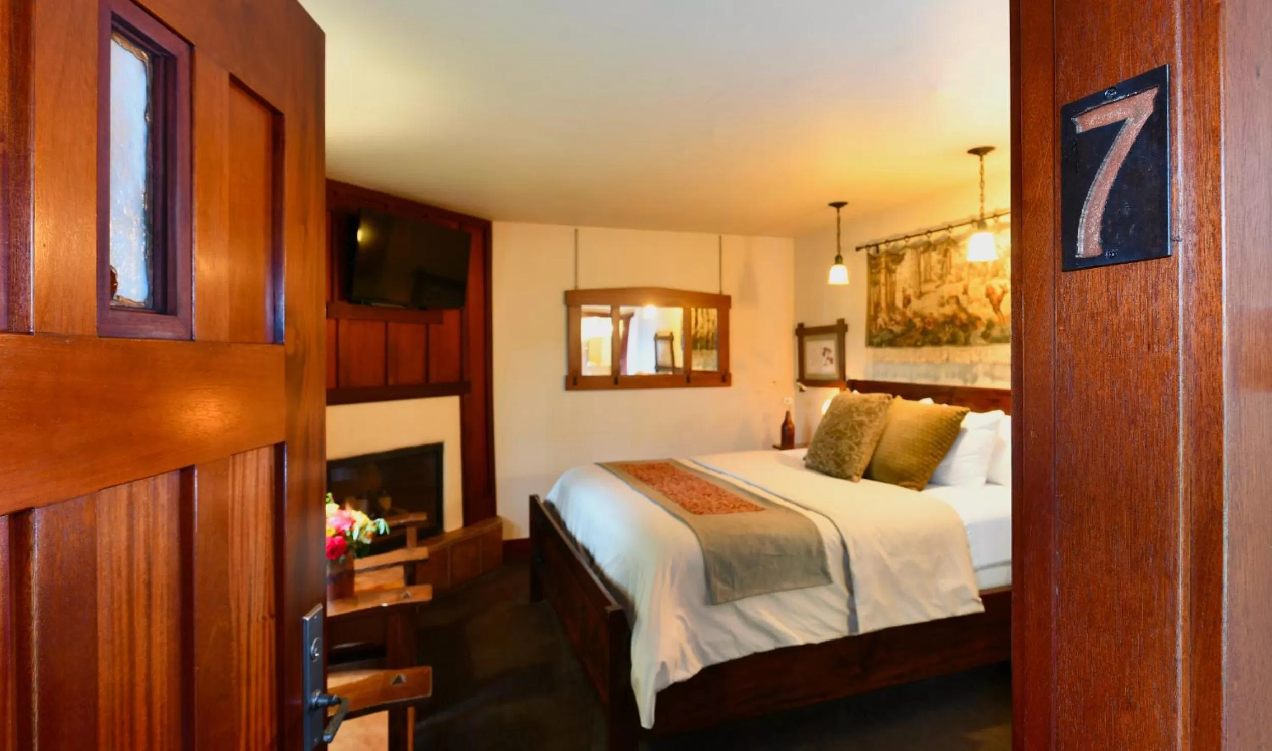 Bedroom, Bed in Blackbird Inn