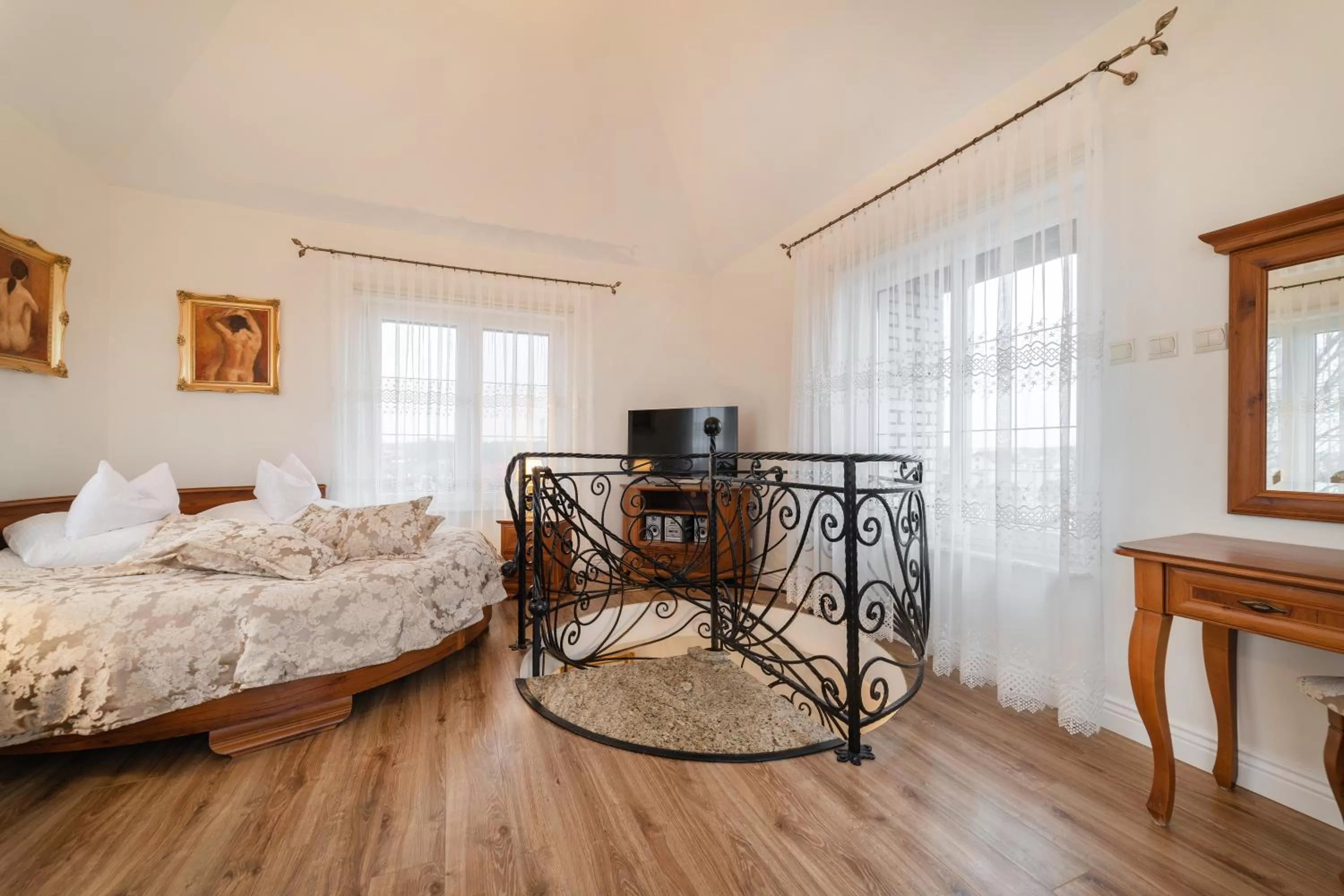 TV and multimedia in Pensjonat & Restauracja Admirał