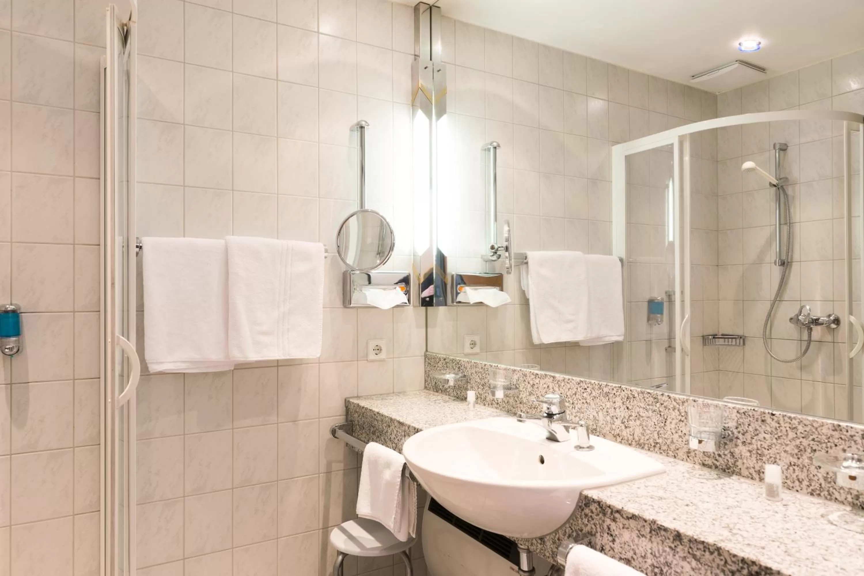 Bathroom in Ringhotel Loew's Merkur