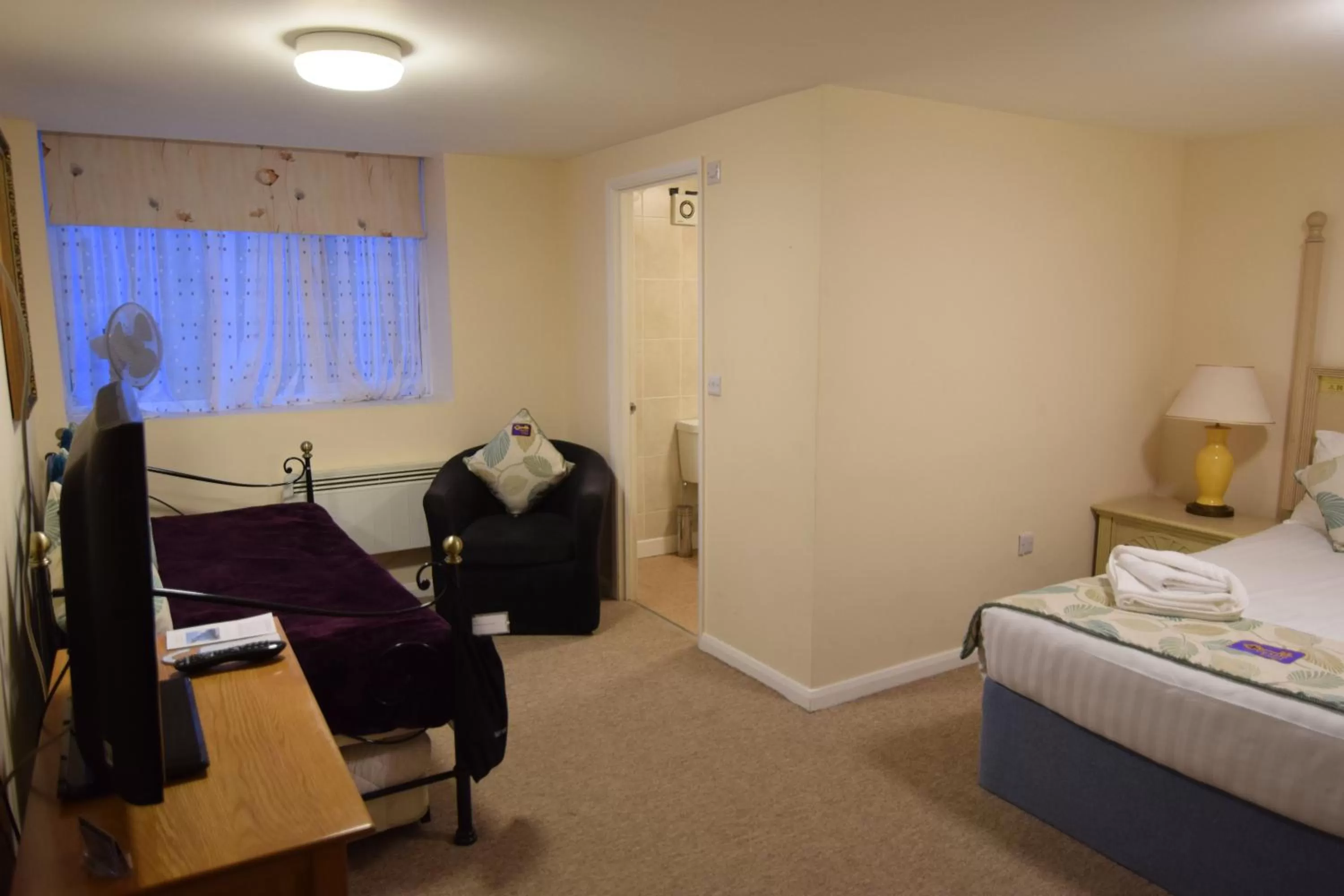 Bedroom, Bed in Castle Lodge