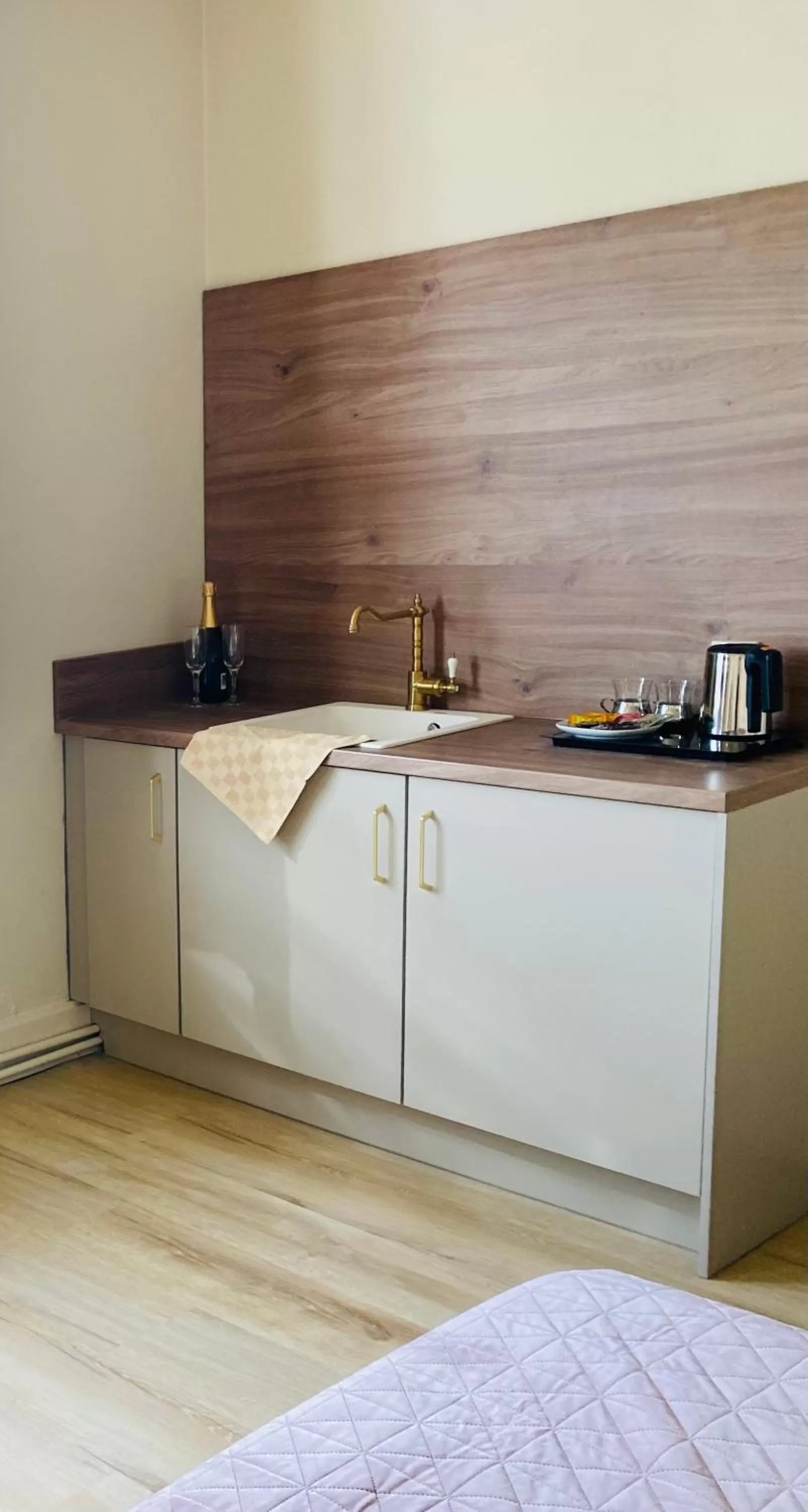 Coffee/tea facilities, Kitchen/Kitchenette in Villa La Dune - Ontbijt & parking inclusief