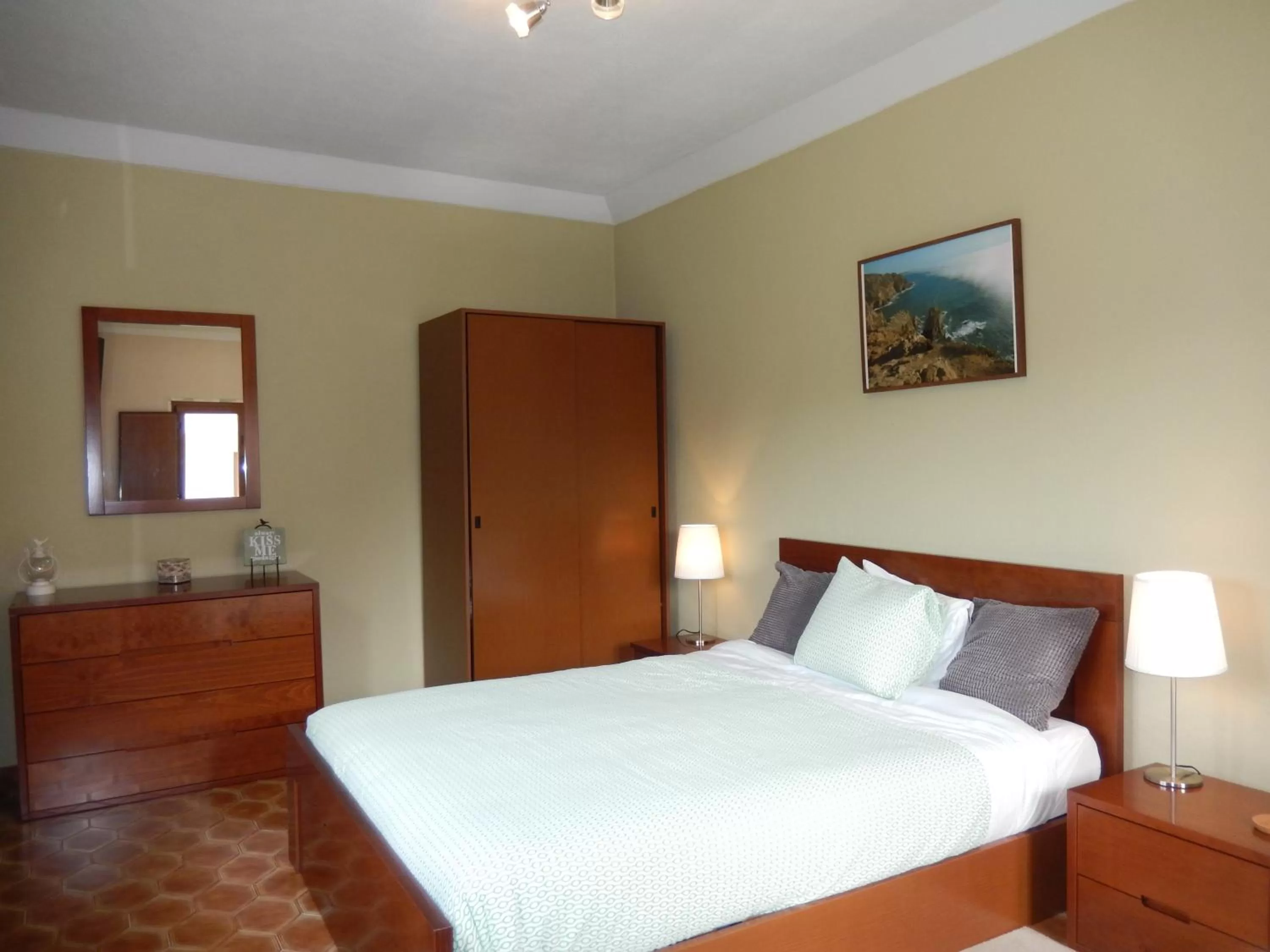 Bed in Quinta Laranjal da Arrabida