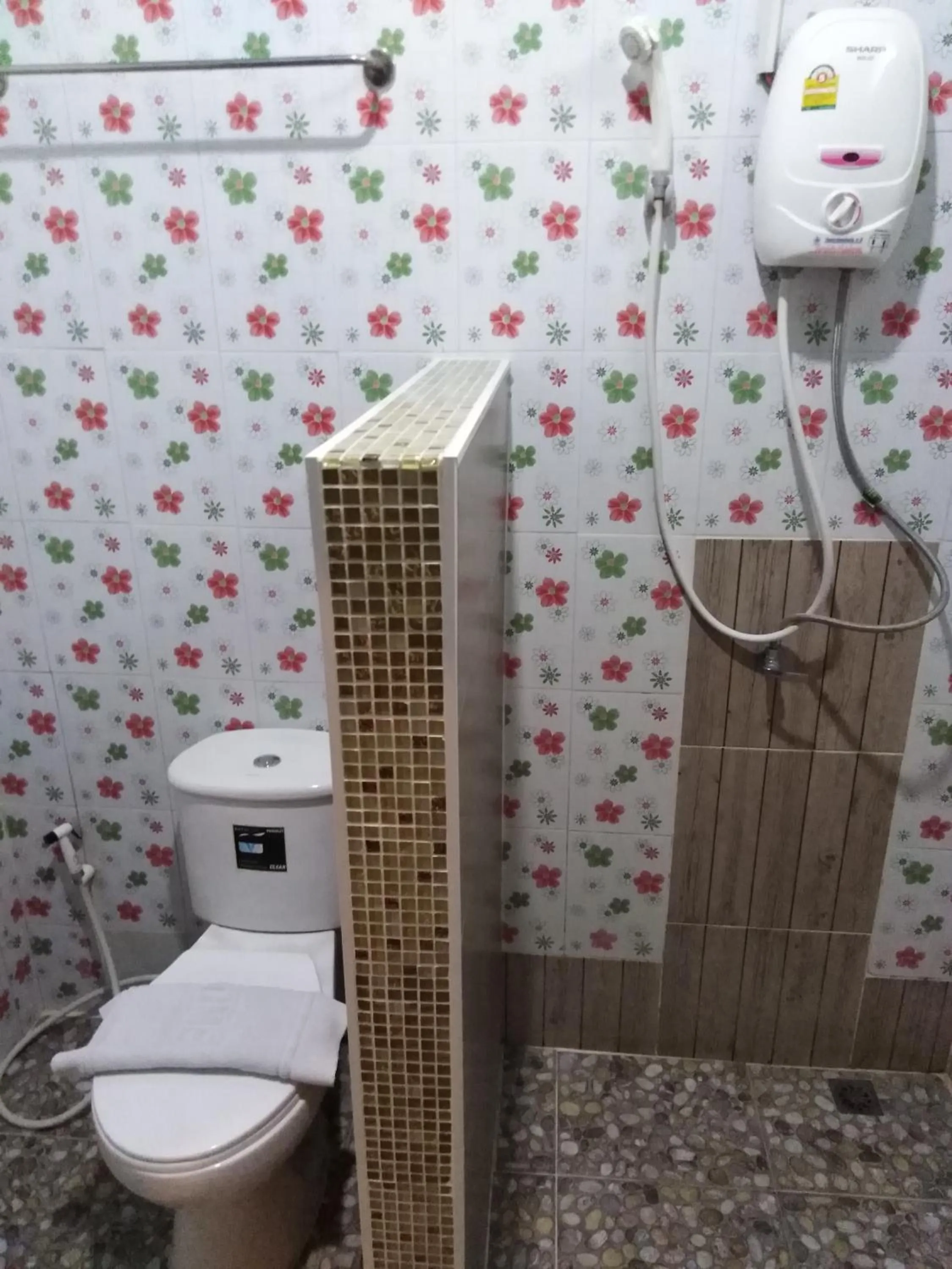 Toilet in Baan Kaew Ruen Kwan