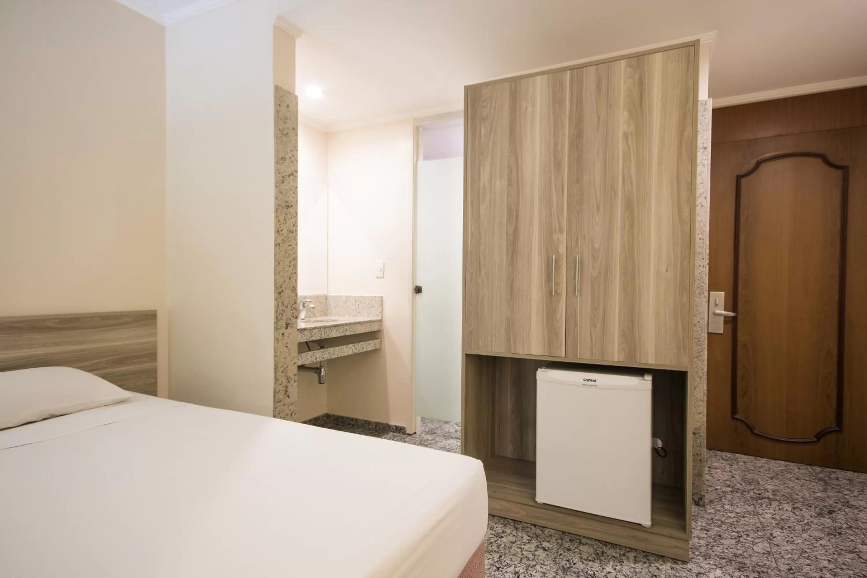 View (from property/room), Bed in Hotel Dan Inn Campinas Anhanguera - By Nacional Inn