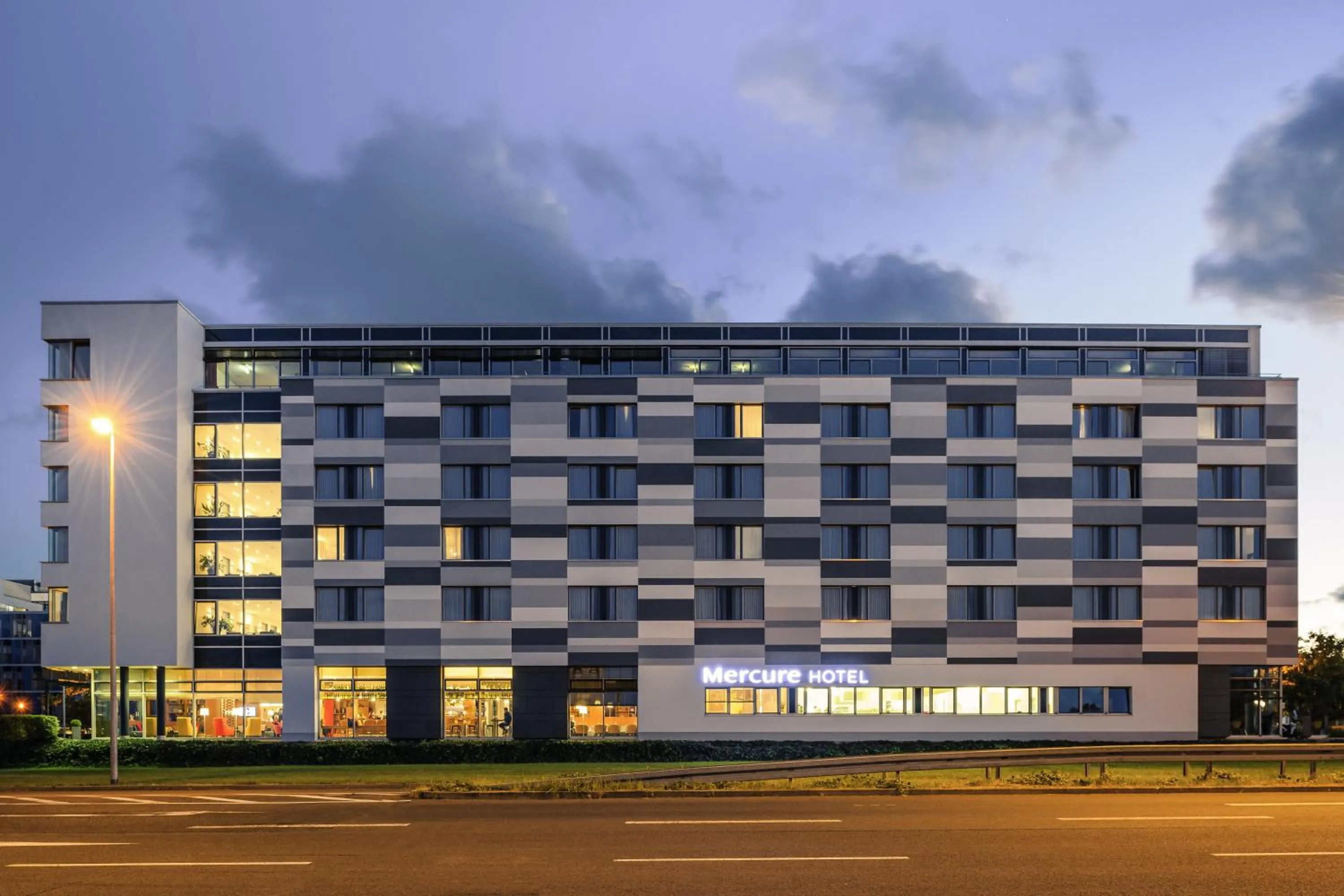 Property building in Mercure Hotel Frankfurt Eschborn Helfmann-Park