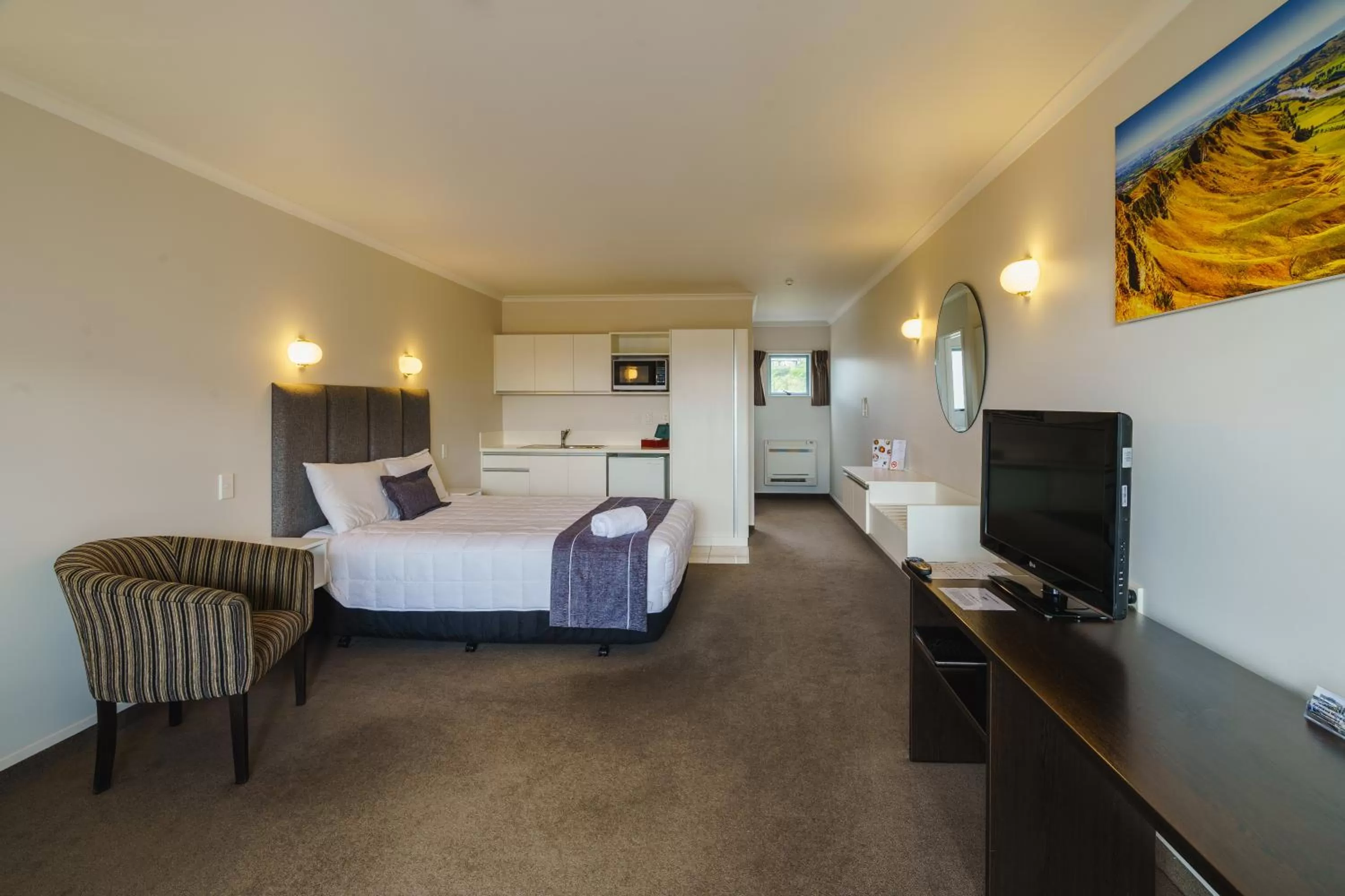 Bed in Anchorage Motor Lodge