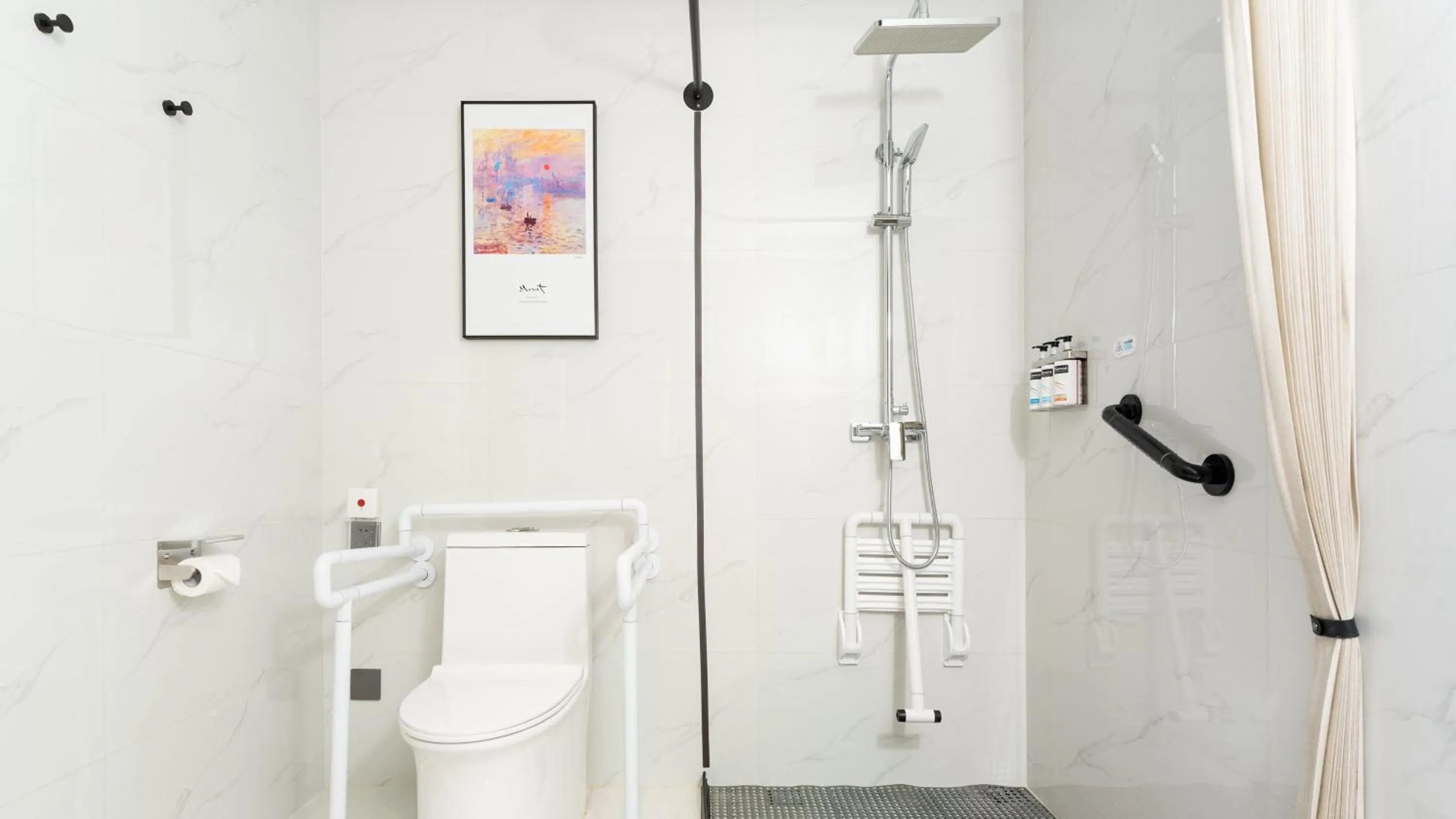 Photo of the whole room, Bathroom in Holiday Inn Express Nanchang Qingshan Lake View, an IHG Hotel