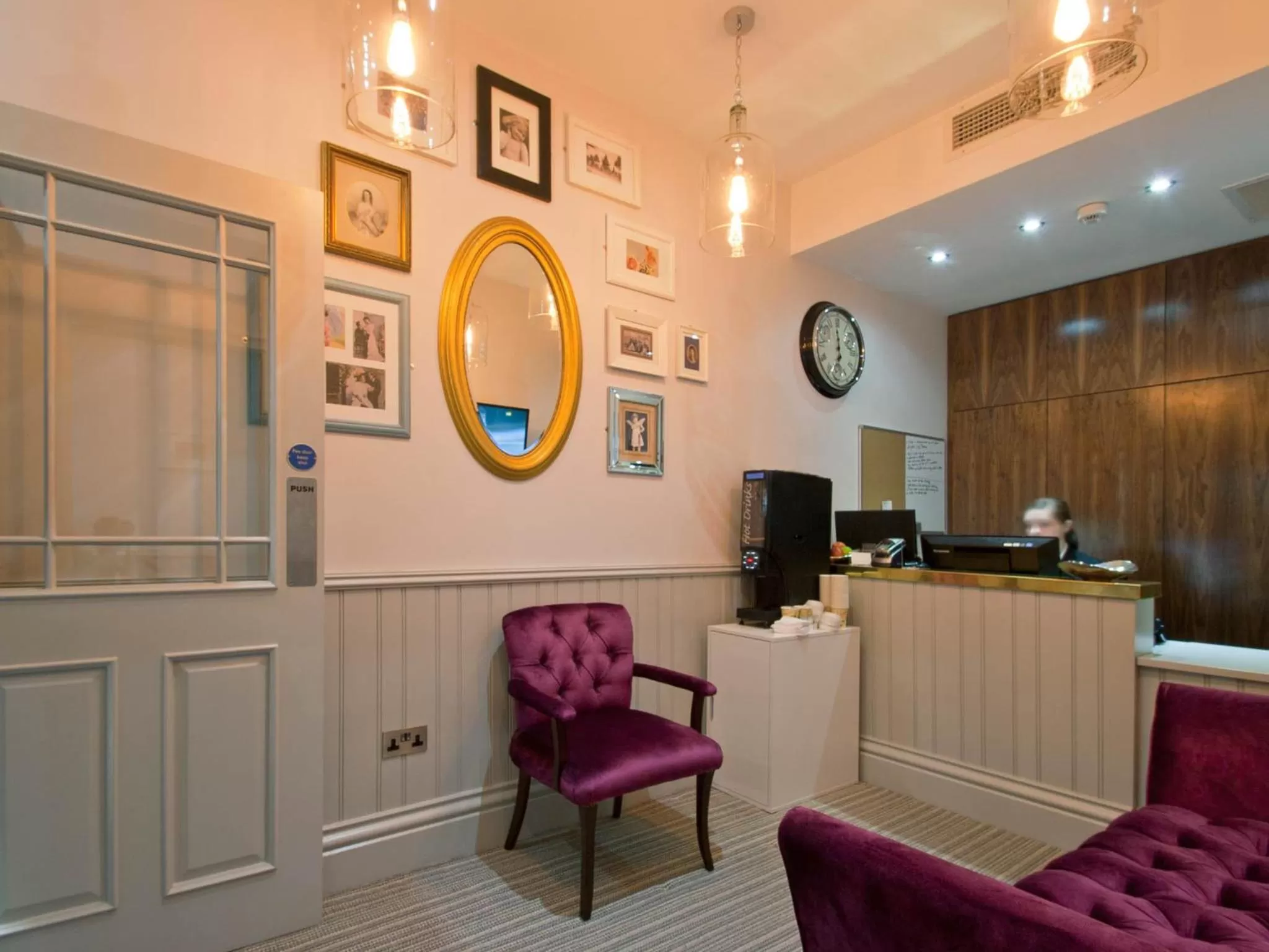 Lobby or reception in W12 Rooms