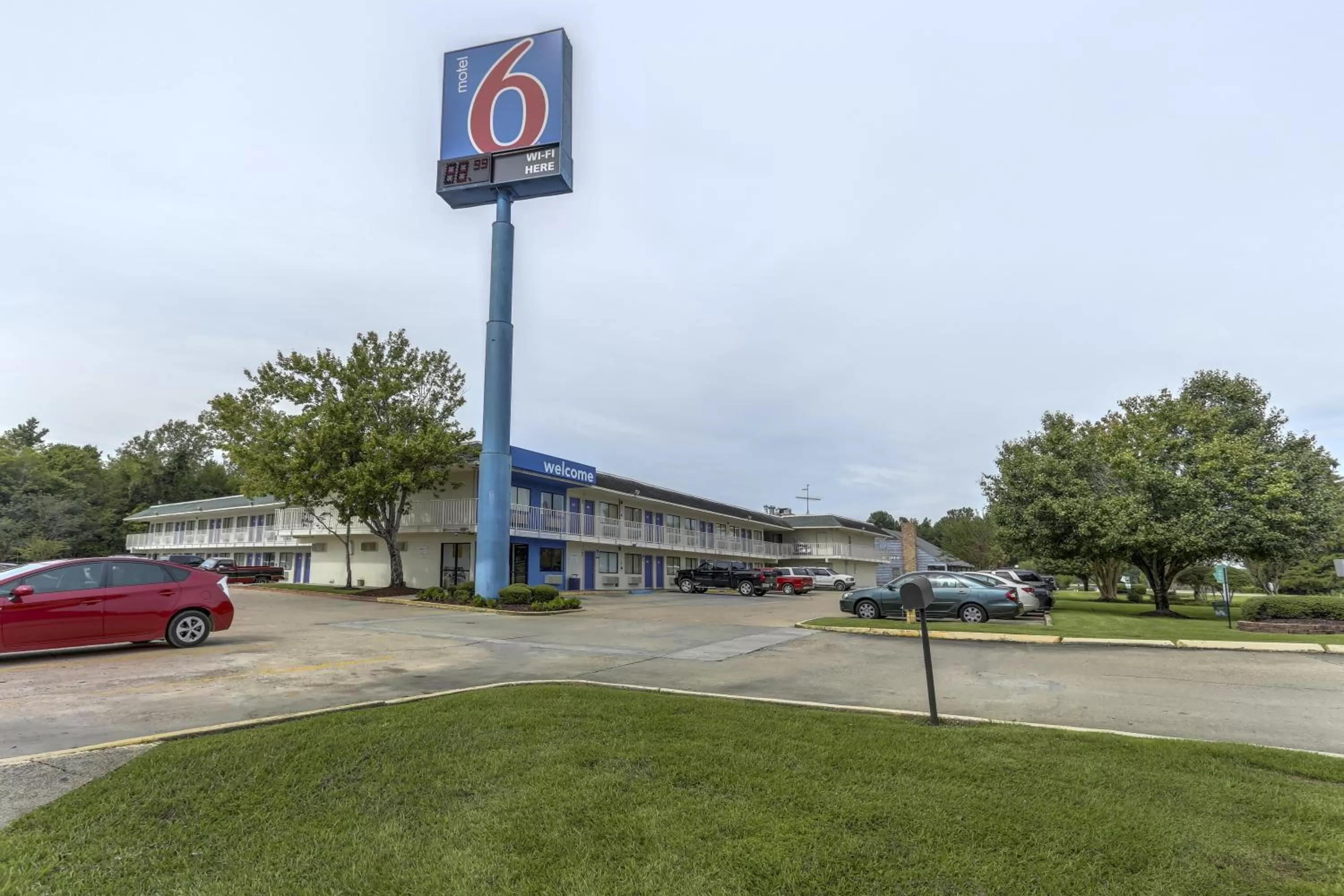 Property logo or sign in Motel 6-Port Allen, LA - Baton Rouge