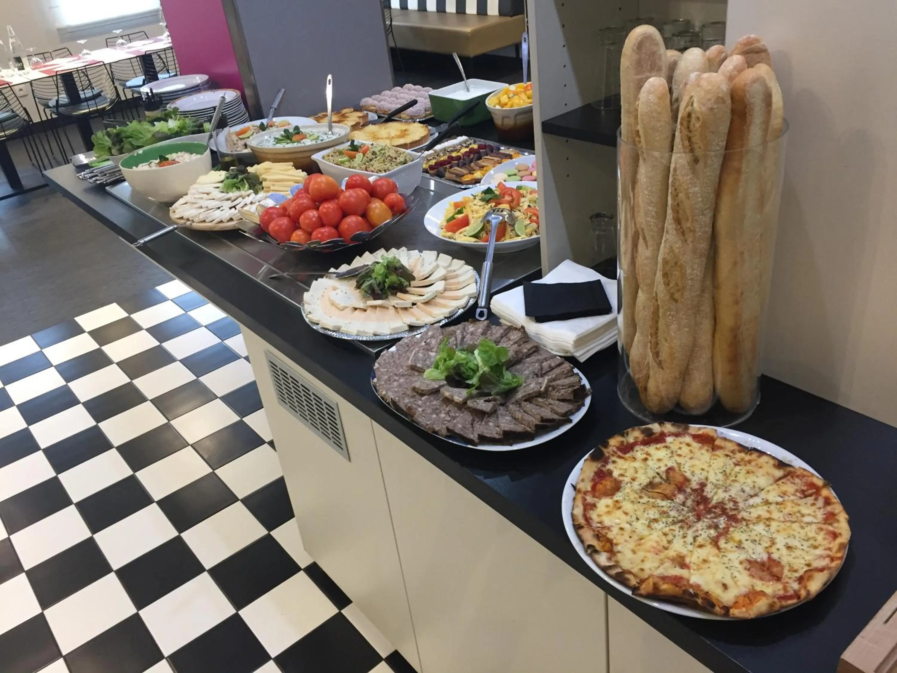 Restaurant/places to eat in ibis Styles Antony Paris Sud