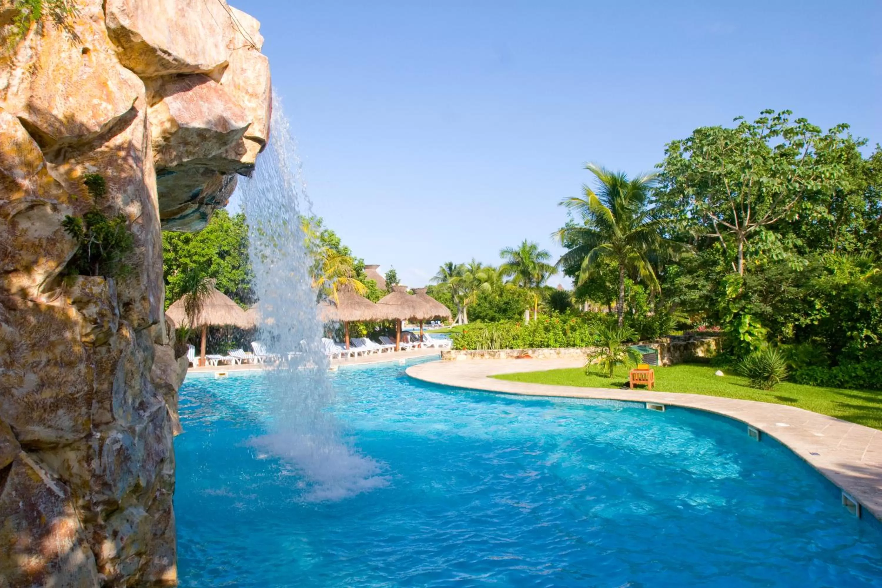 Swimming pool in Iberostar Waves Paraíso del Mar - All Inclusive