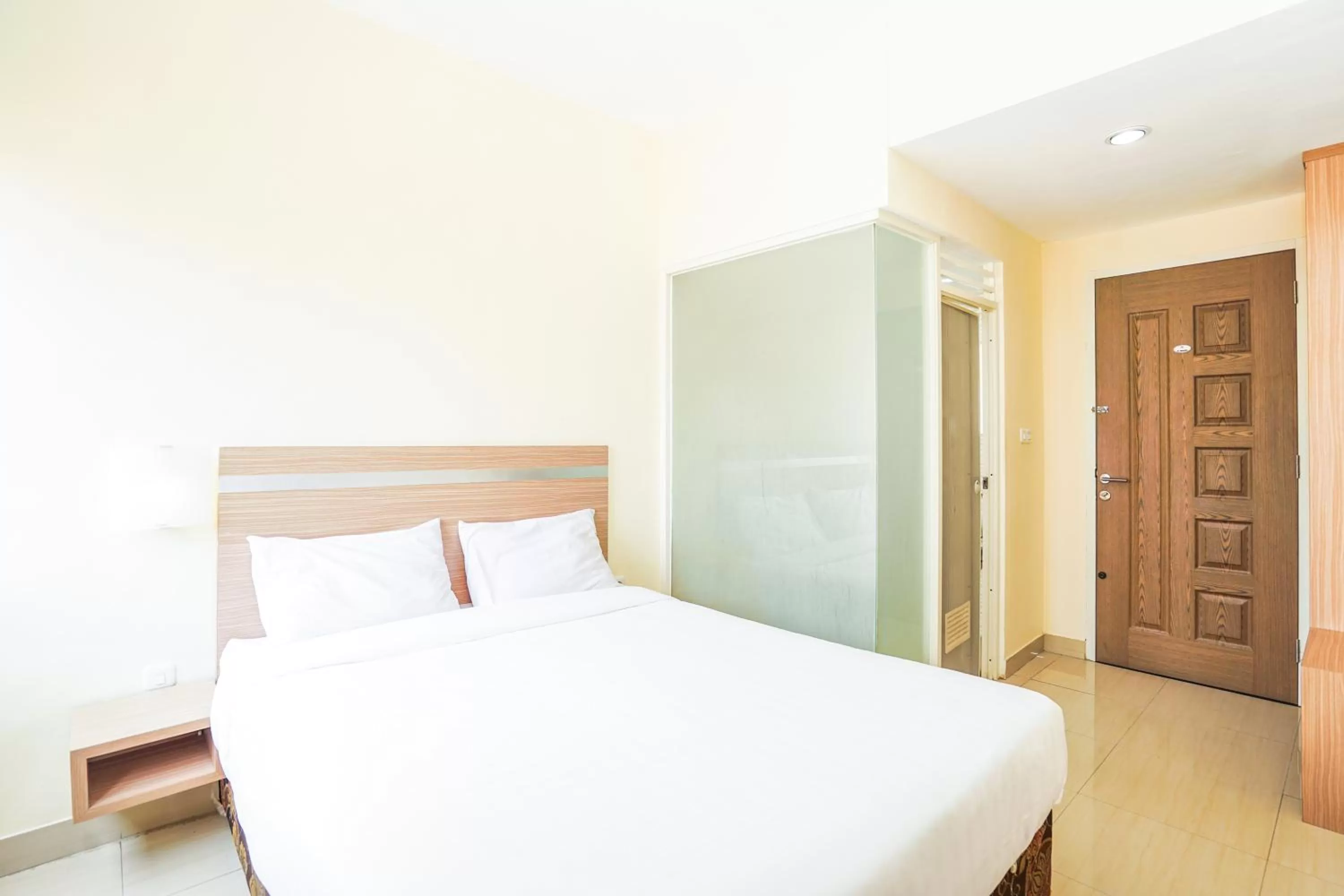 Bed in Pratisarawirya Guesthouse by ecommerceloka