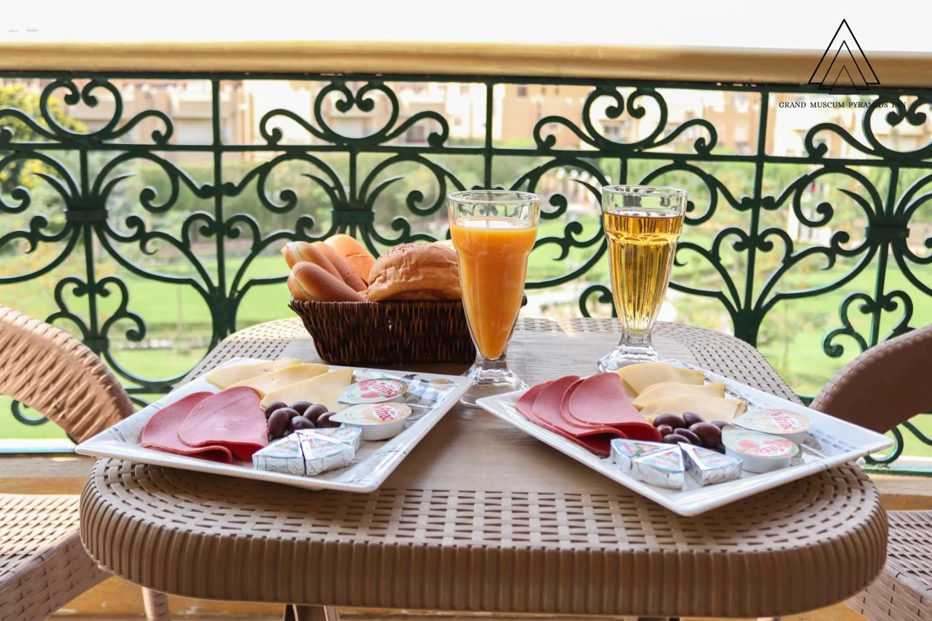 Food and drinks in Grand Museum Pyramids Inn