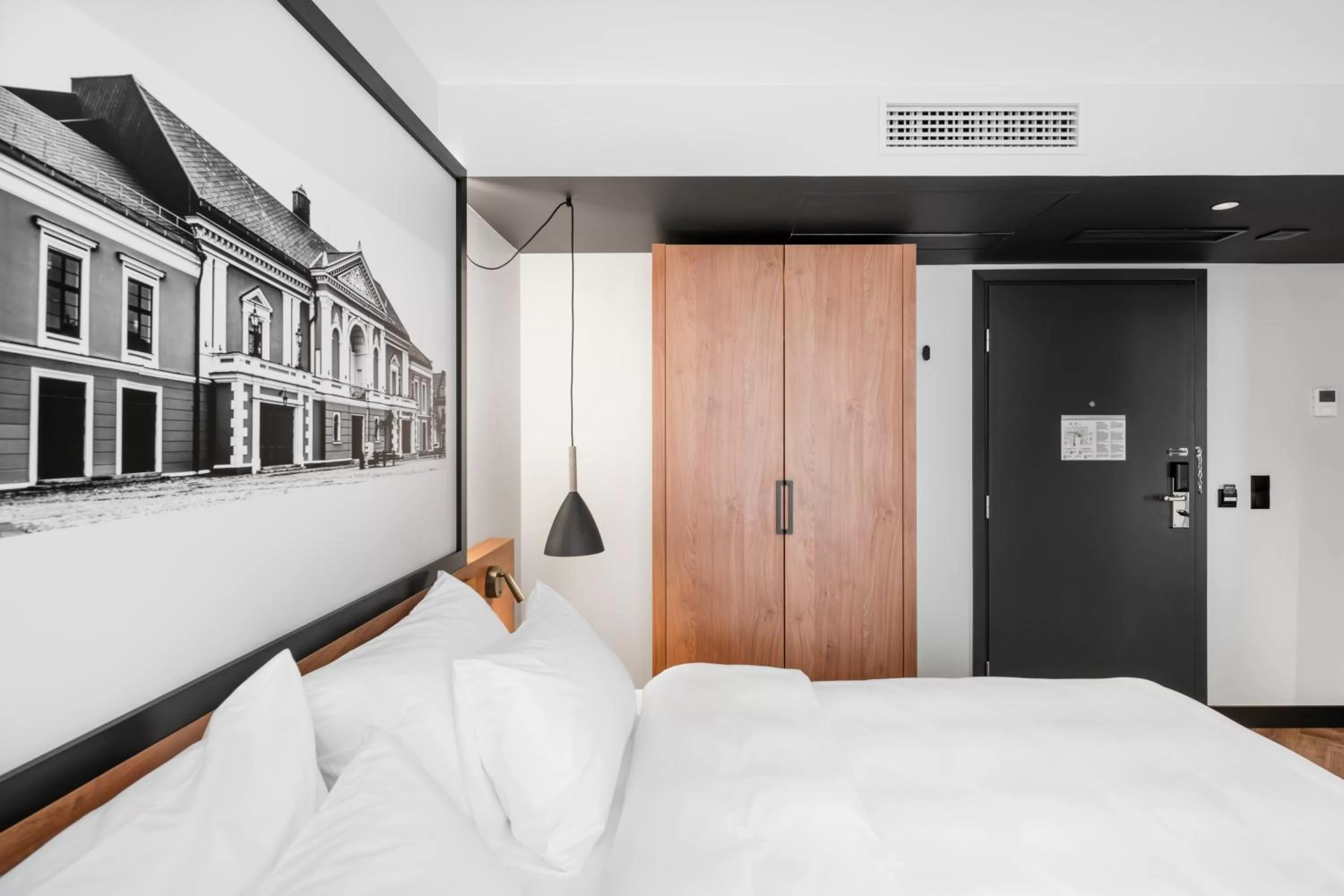 Bed in MERCURE KLAIPEDA CITY HOTEL, Meetings, Events, Restaurant & Bar - Accor Group, Pet Stay FREE