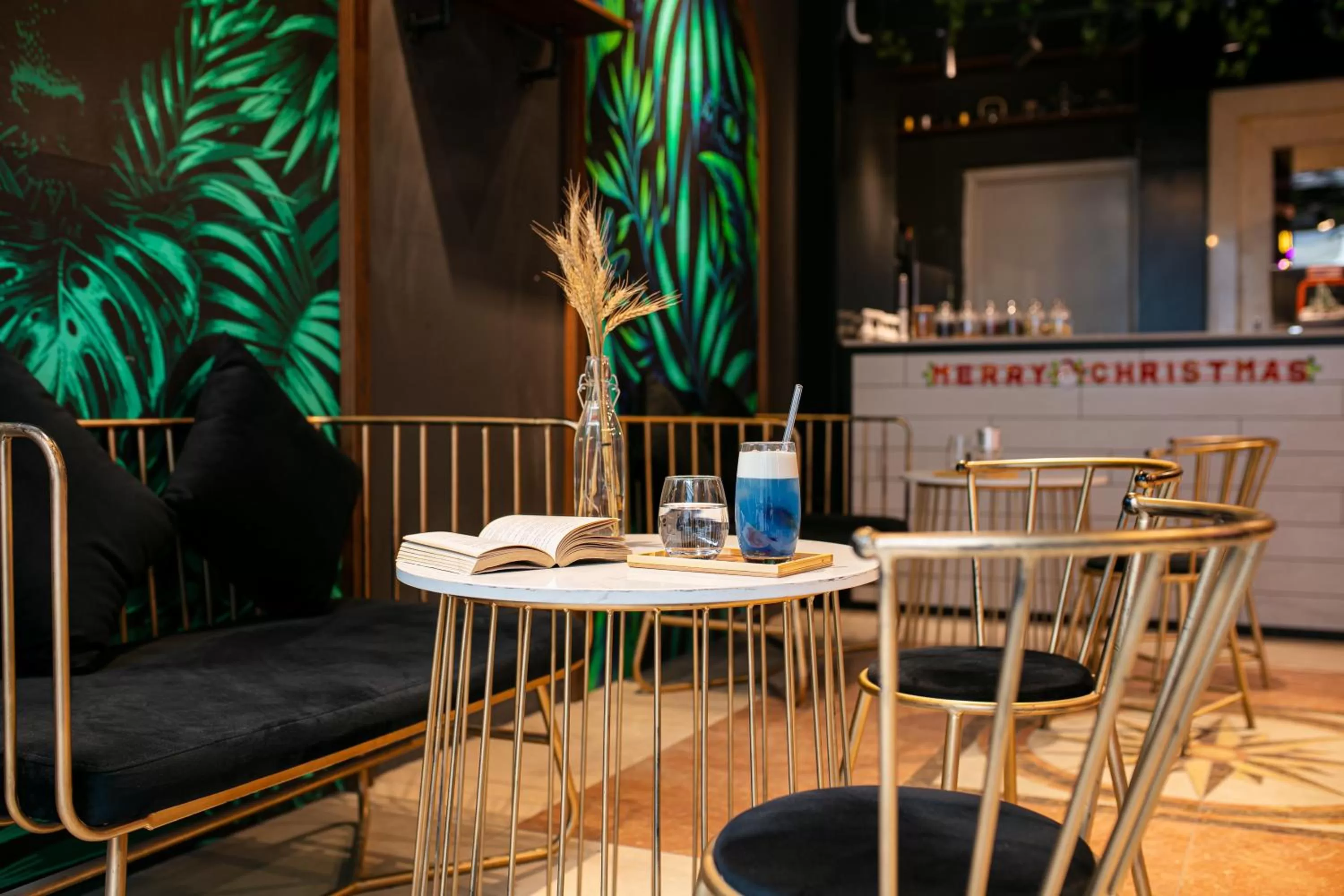 Lounge or bar in Hai Mươi Hotel & Apartment