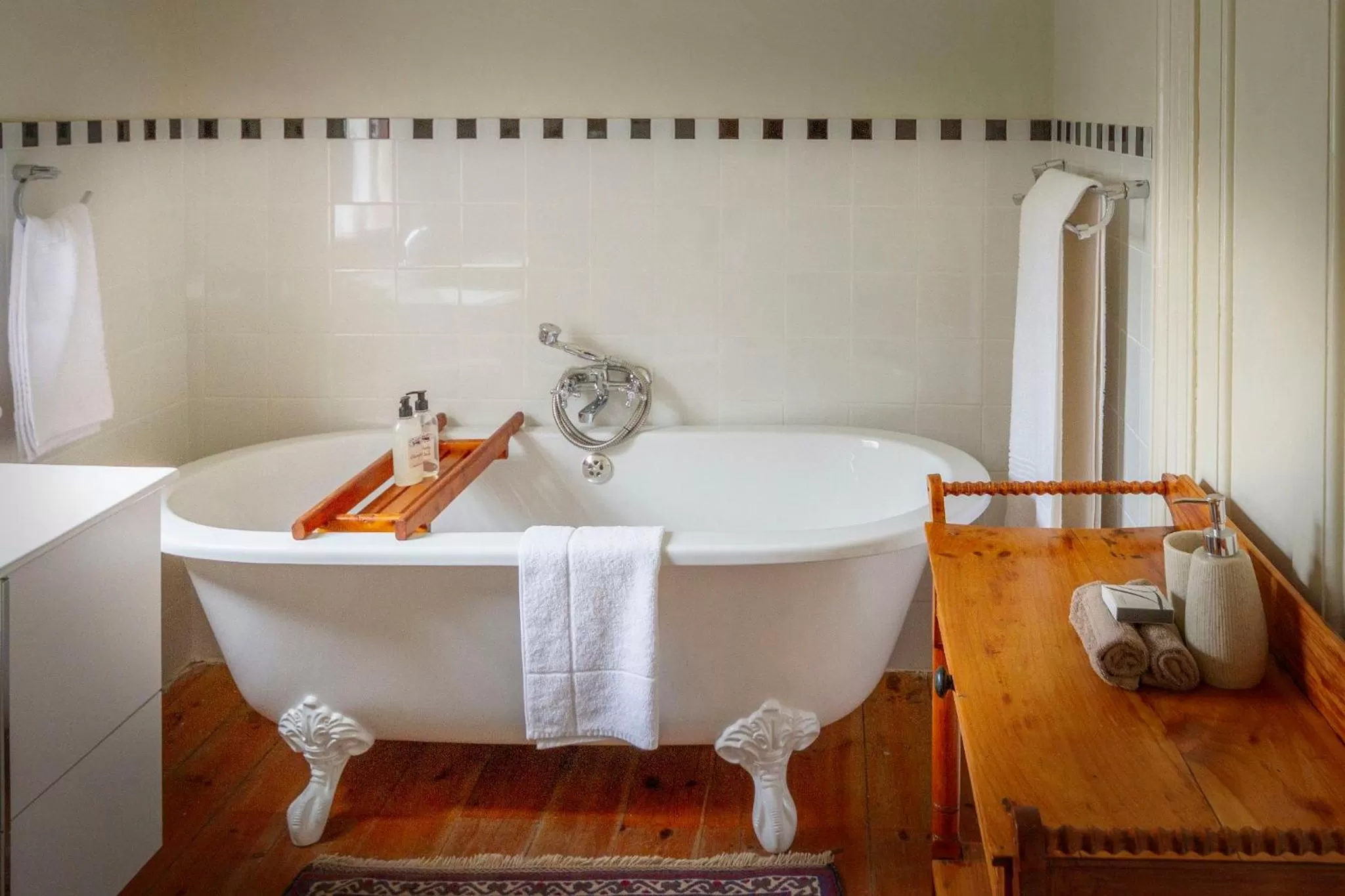 Bathroom in Airlies Historical Guest House