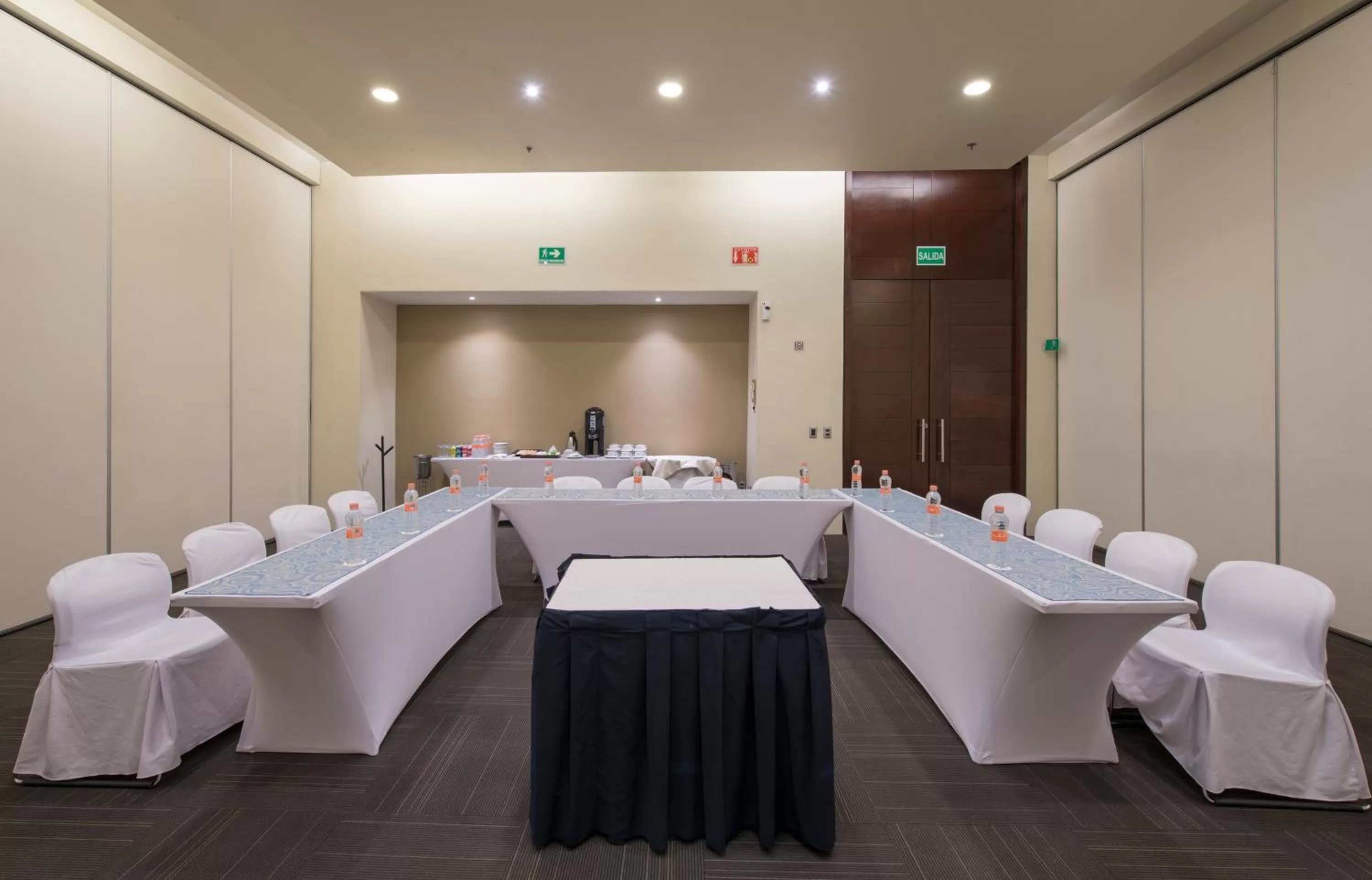 Business facilities in Victoria Ejecutivo