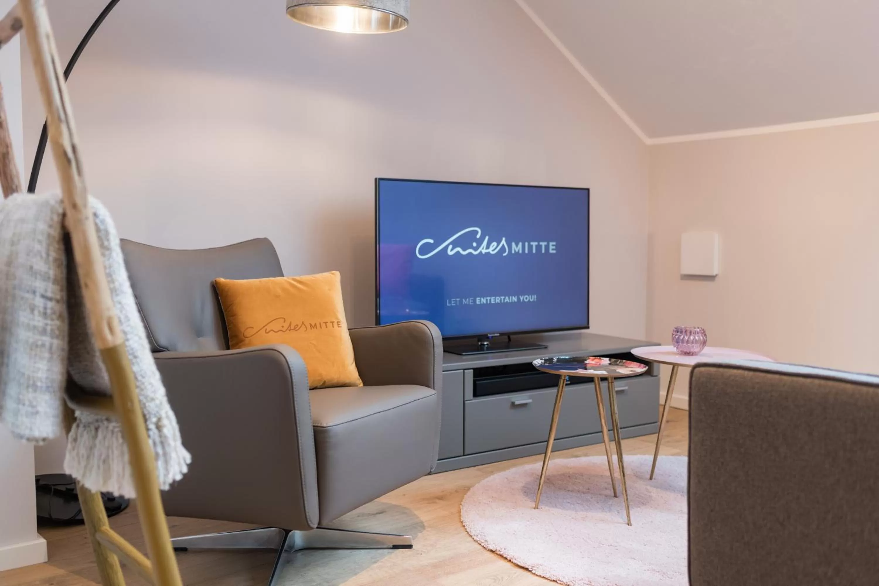 TV and multimedia, TV/Entertainment Center in Suites MITTE - Aparthotel