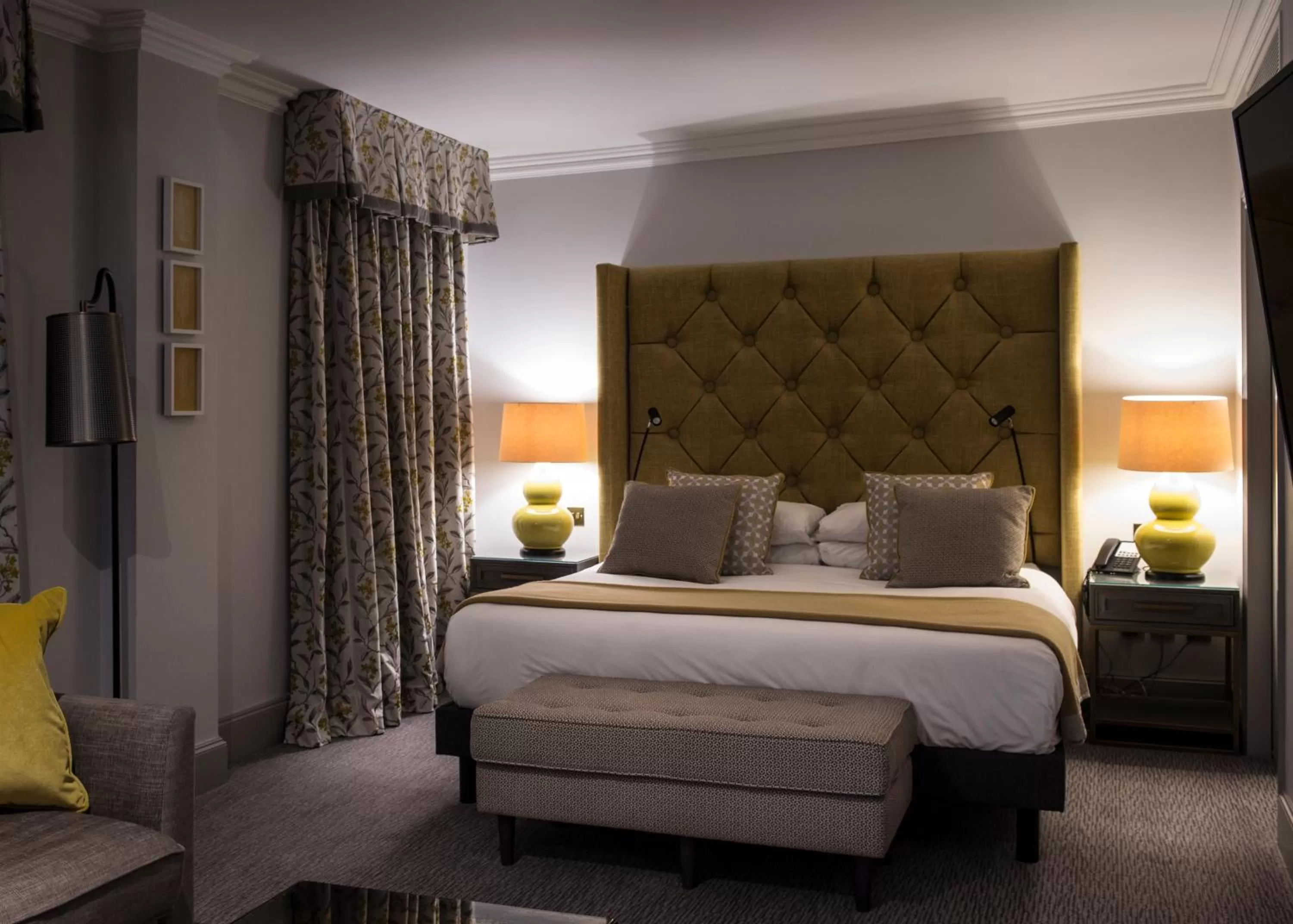 Bedroom, Bed in Bush Hotel Farnham