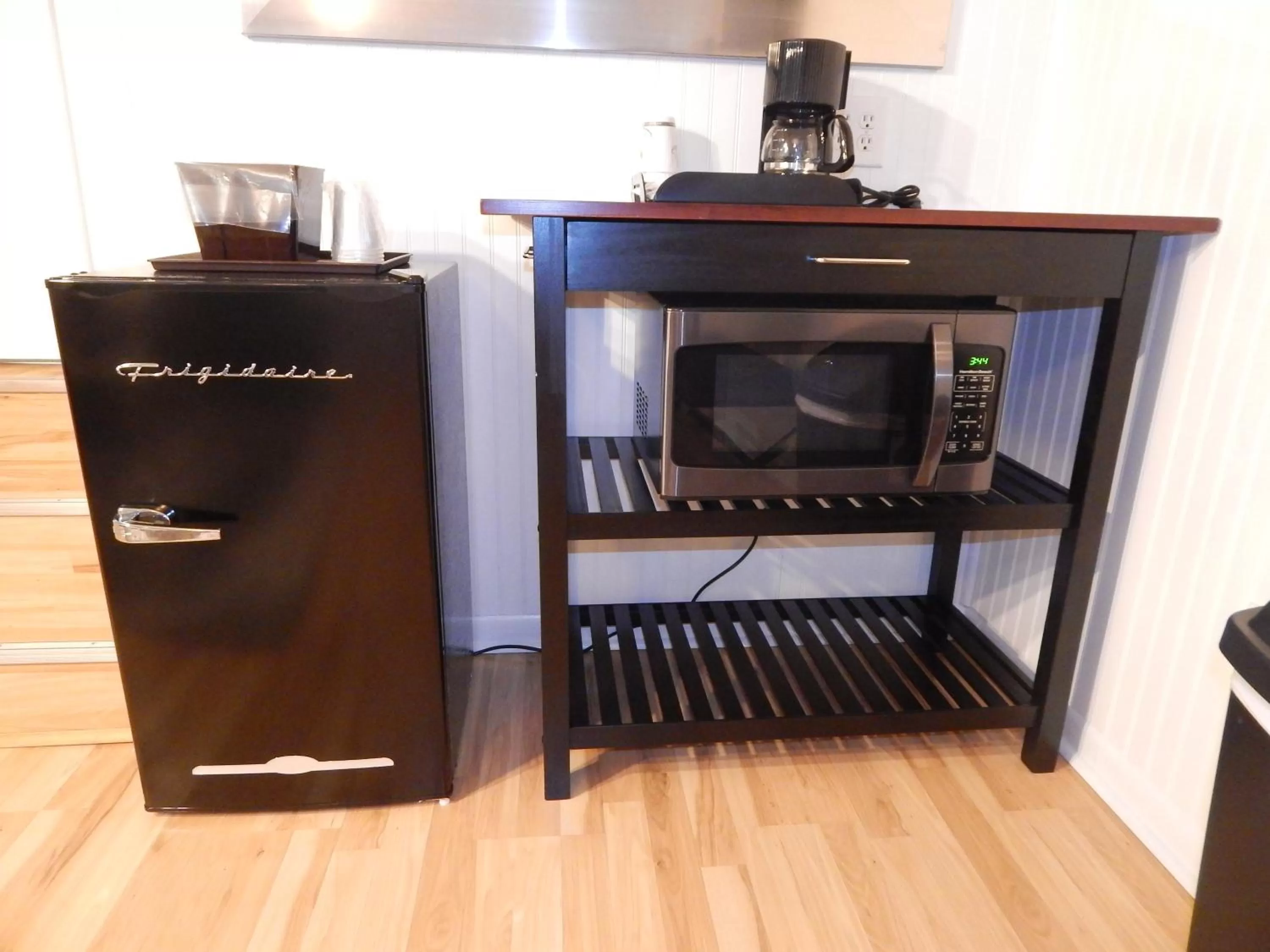 Coffee/tea facilities in Sunset Motel