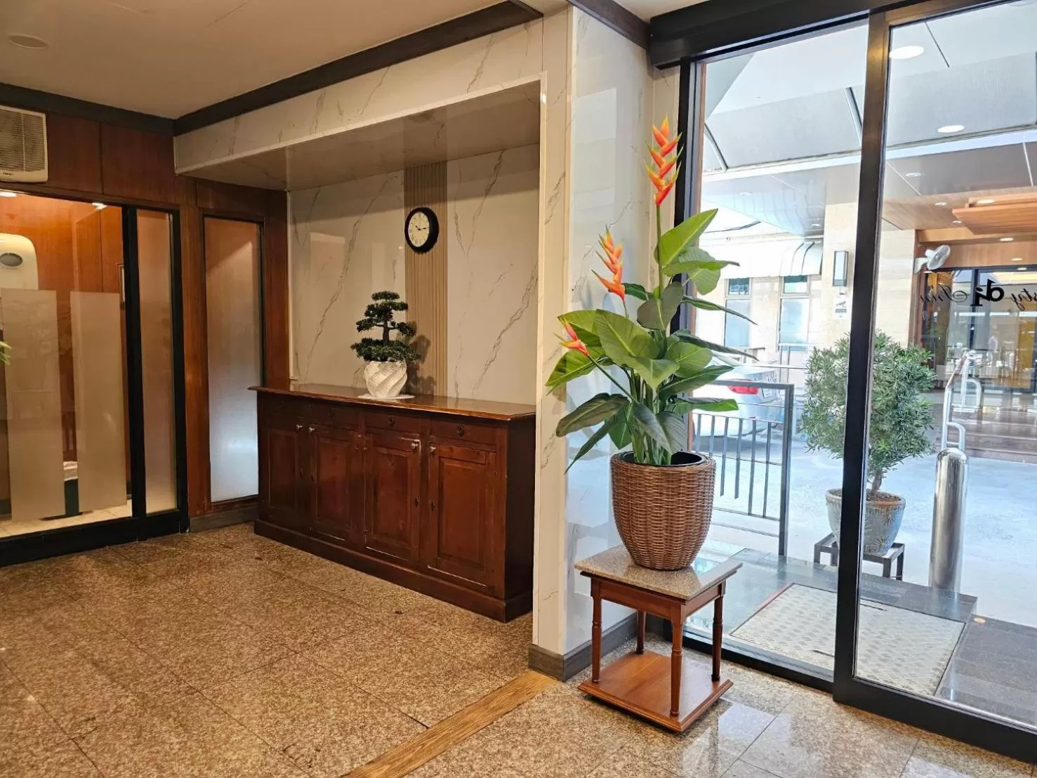 Lobby/Reception in Dynasty Inn