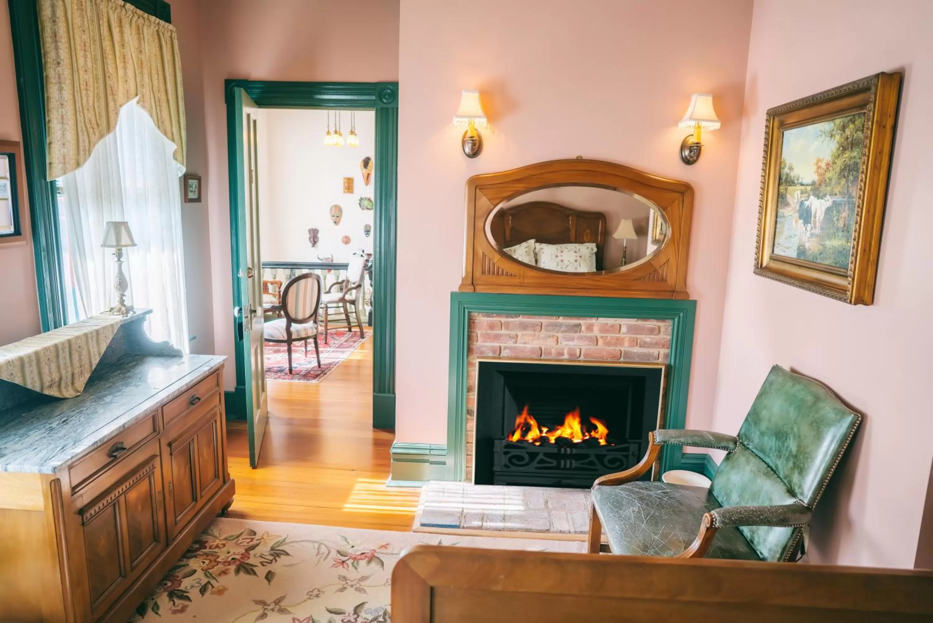 Nearby landmark, Bed in Hummingbird Inn