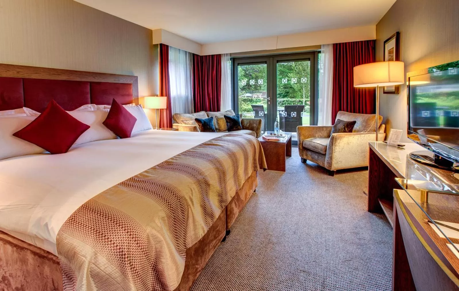 Bed in Kingsmills Hotel