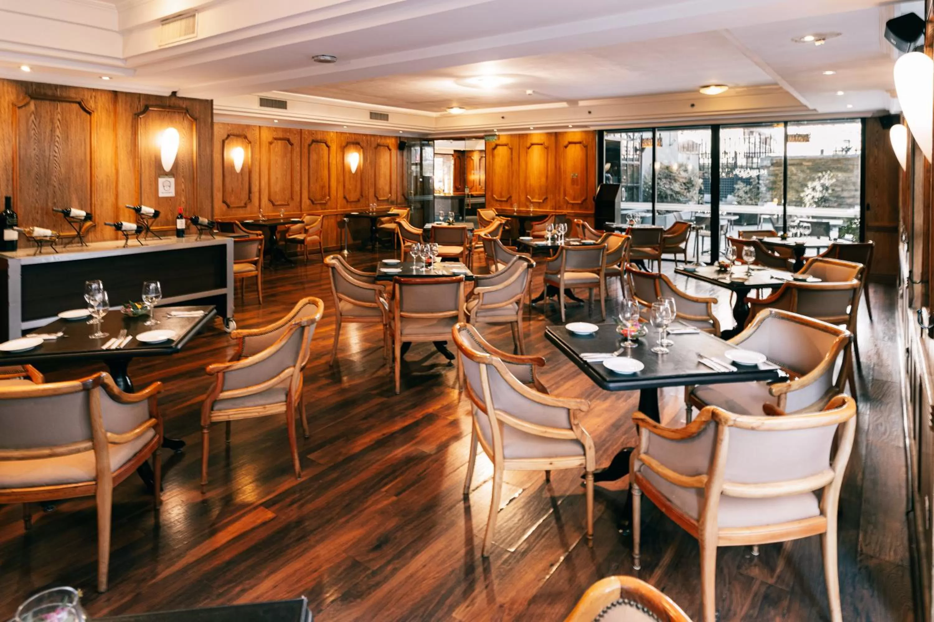 Restaurant/places to eat in Wyndham Garden Santiago Kennedy