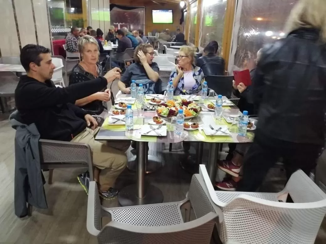 Restaurant/Places to Eat in Hôtel Hadaik Ain Asserdoune