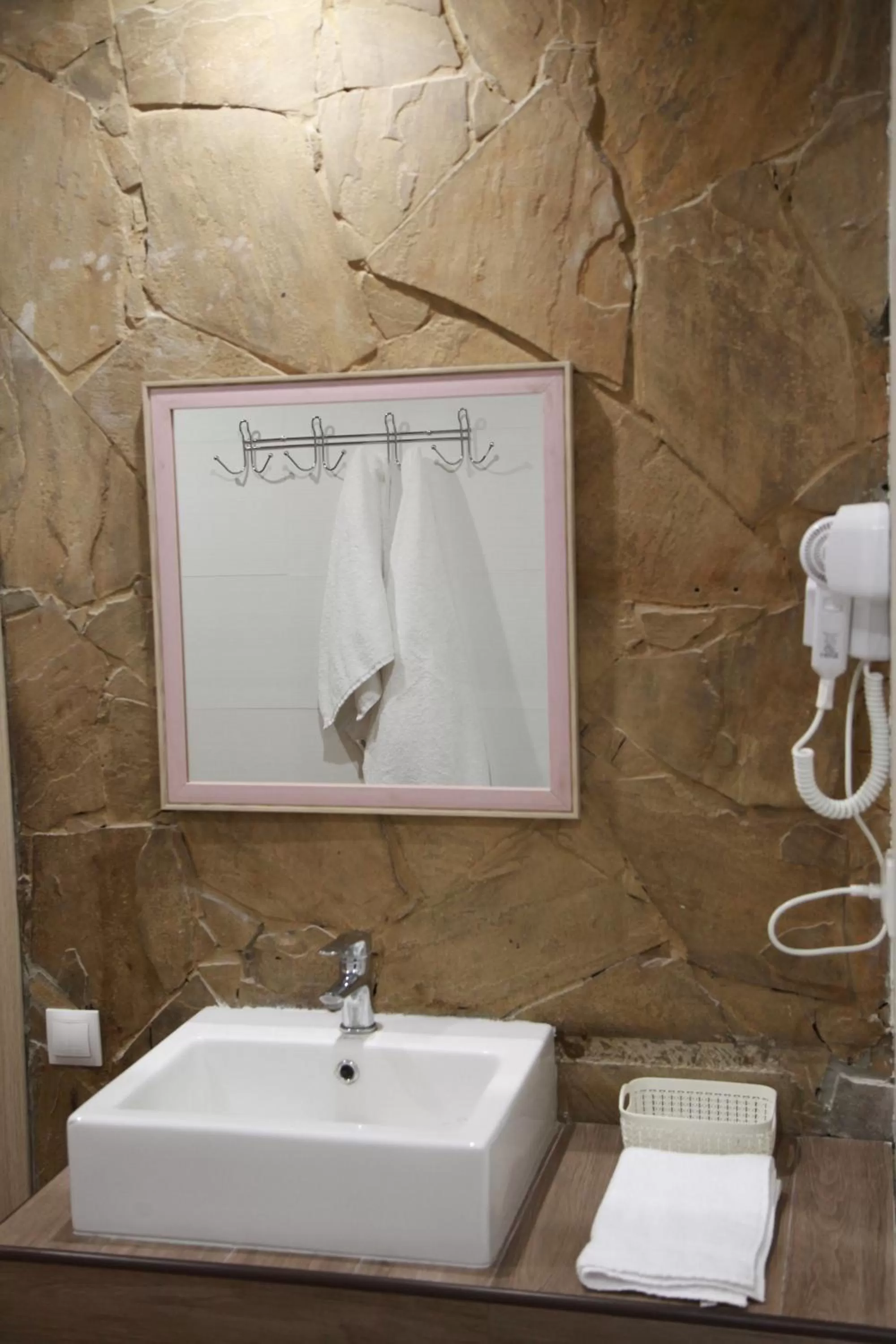 WINE & ROSE BOUTIQUE HOTEL