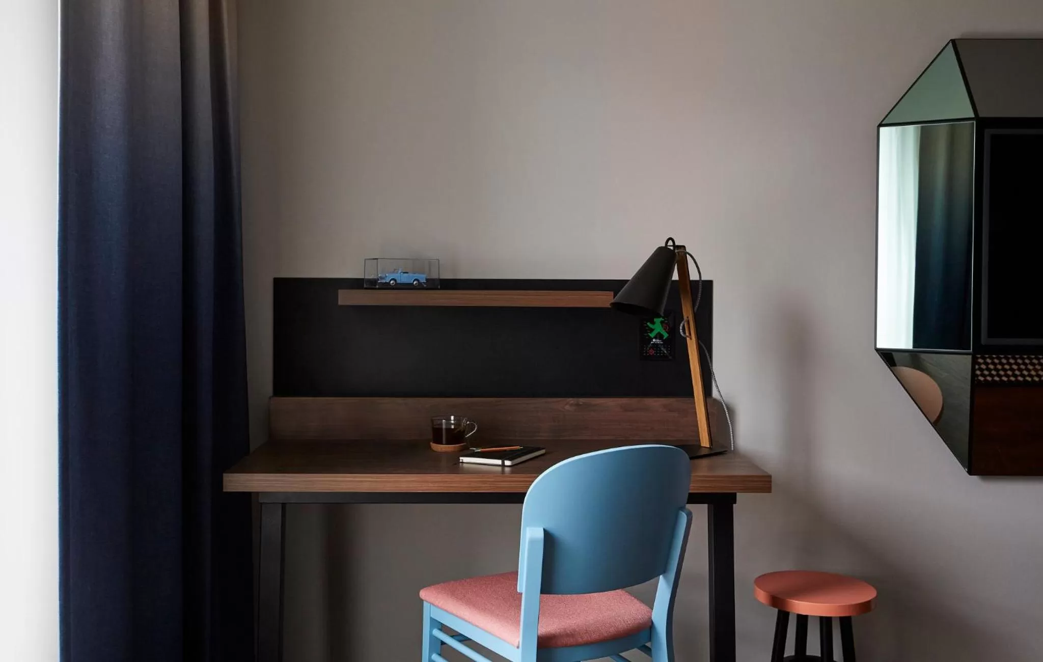 TV and multimedia in Hotel Indigo Berlin - East Side Gallery